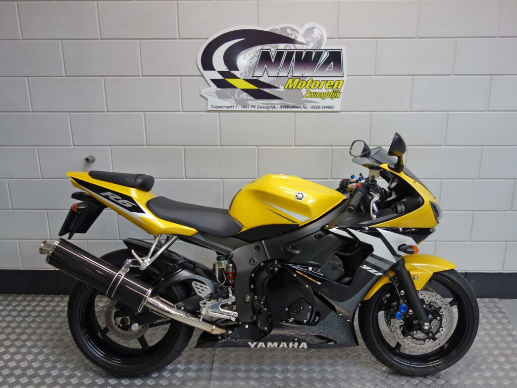 Gebruikte Yamaha YZF sport met 600cc motor uit 2004 bij NIWA Motoren