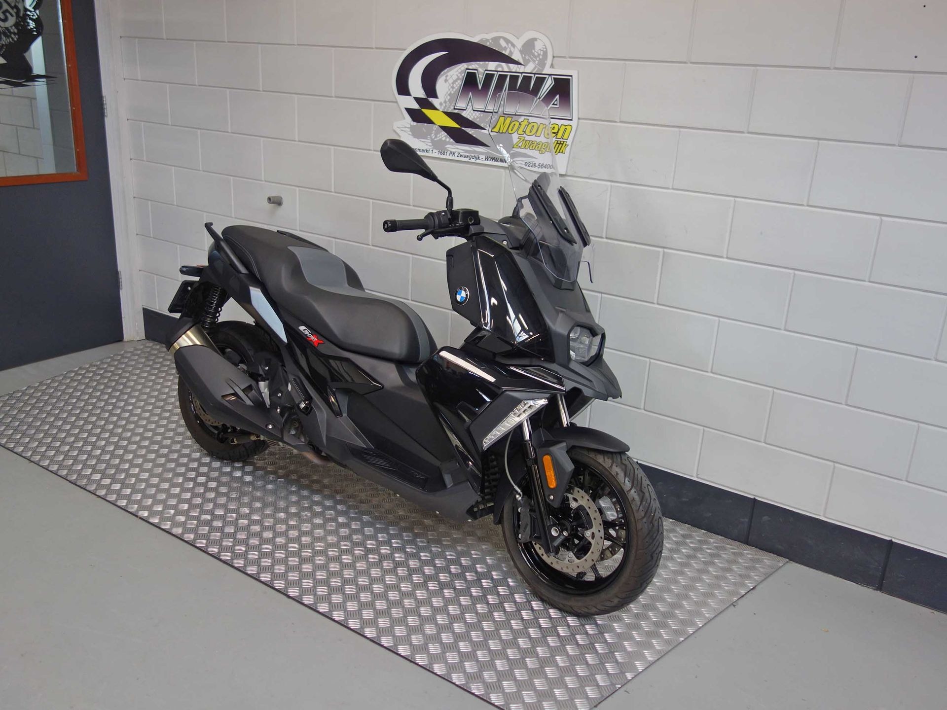 54915132-3 Gebruikte BMW C 400 X motorscooter met 350cc motor uit 2021 bij NIWA Motoren