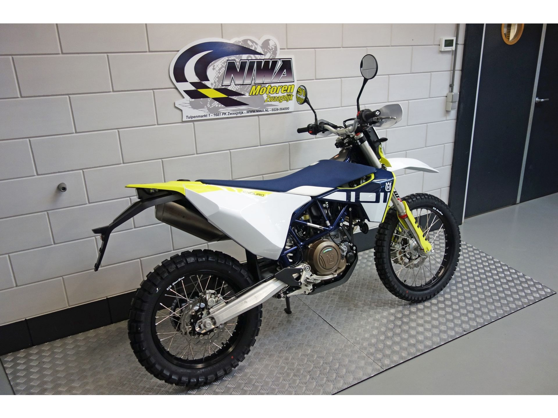 54915242-3 Nieuwe Husqvarna 701 Enduro enduro met cc motor uit 2025 bij NIWA Motoren