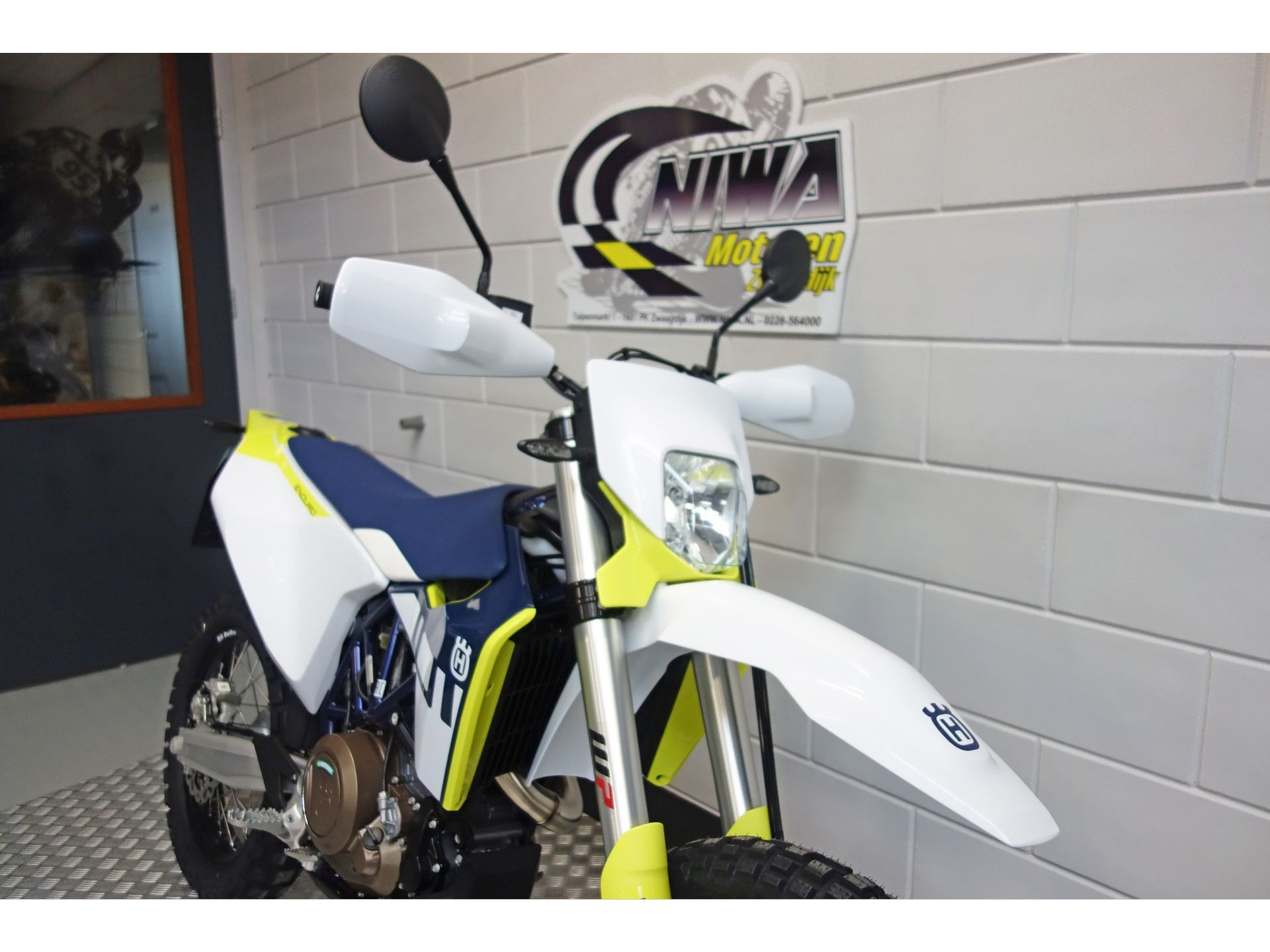 54915242-4 Nieuwe Husqvarna 701 Enduro enduro met cc motor uit 2025 bij NIWA Motoren