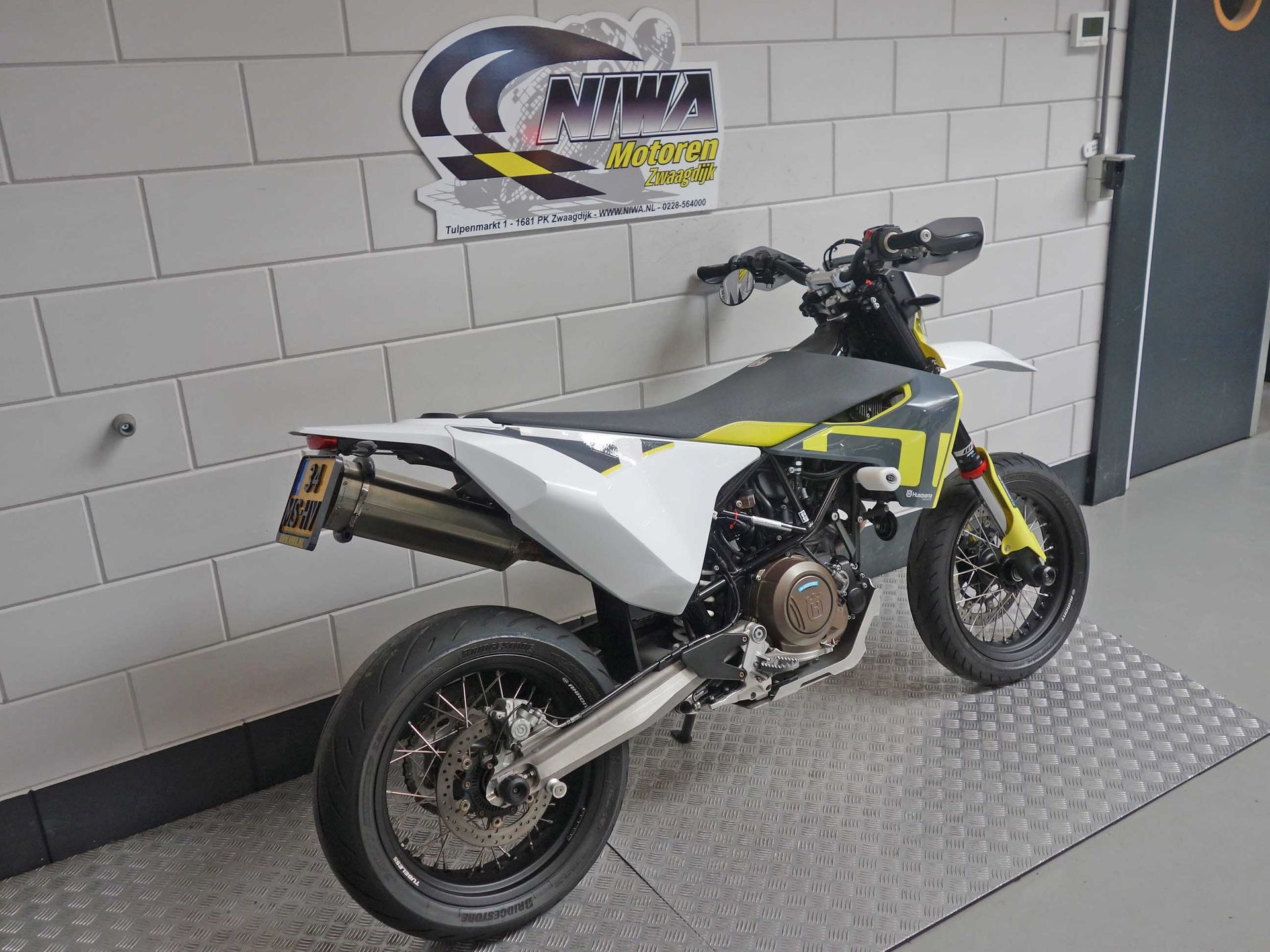 54915252-3 Gebruikte Husqvarna 701 Enduro supermotard met 693cc motor uit 2021 bij NIWA Motoren