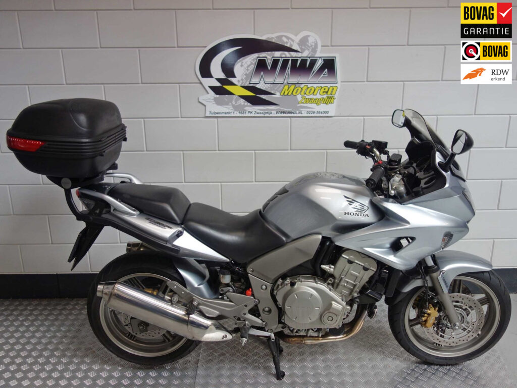 Gebruikte Honda tour met 998cc motor uit 2006 bij NIWA Motoren