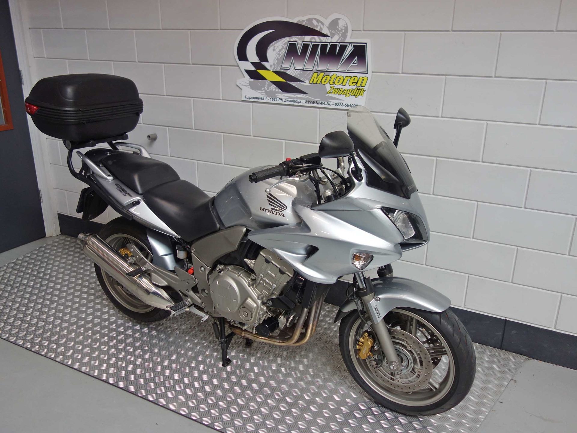 54915541-2 Gebruikte Honda tour met 998cc motor uit 2006 bij NIWA Motoren