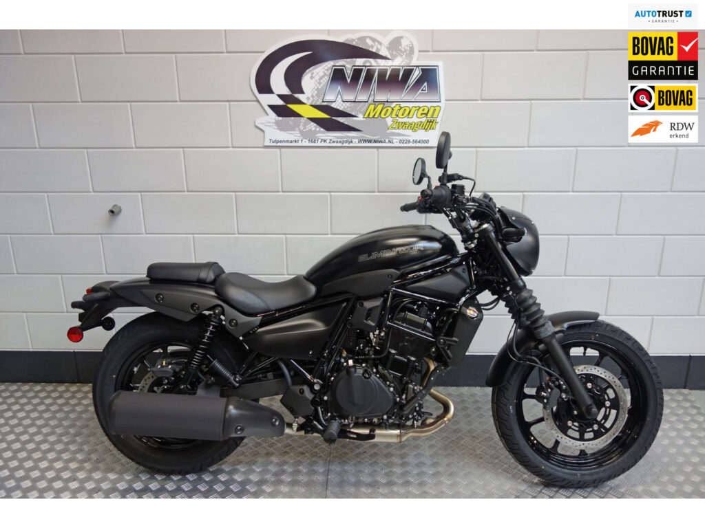 Gebruikte Kawasaki Eliminator 500 chopper met 451cc motor uit 2024 bij NIWA Motoren
