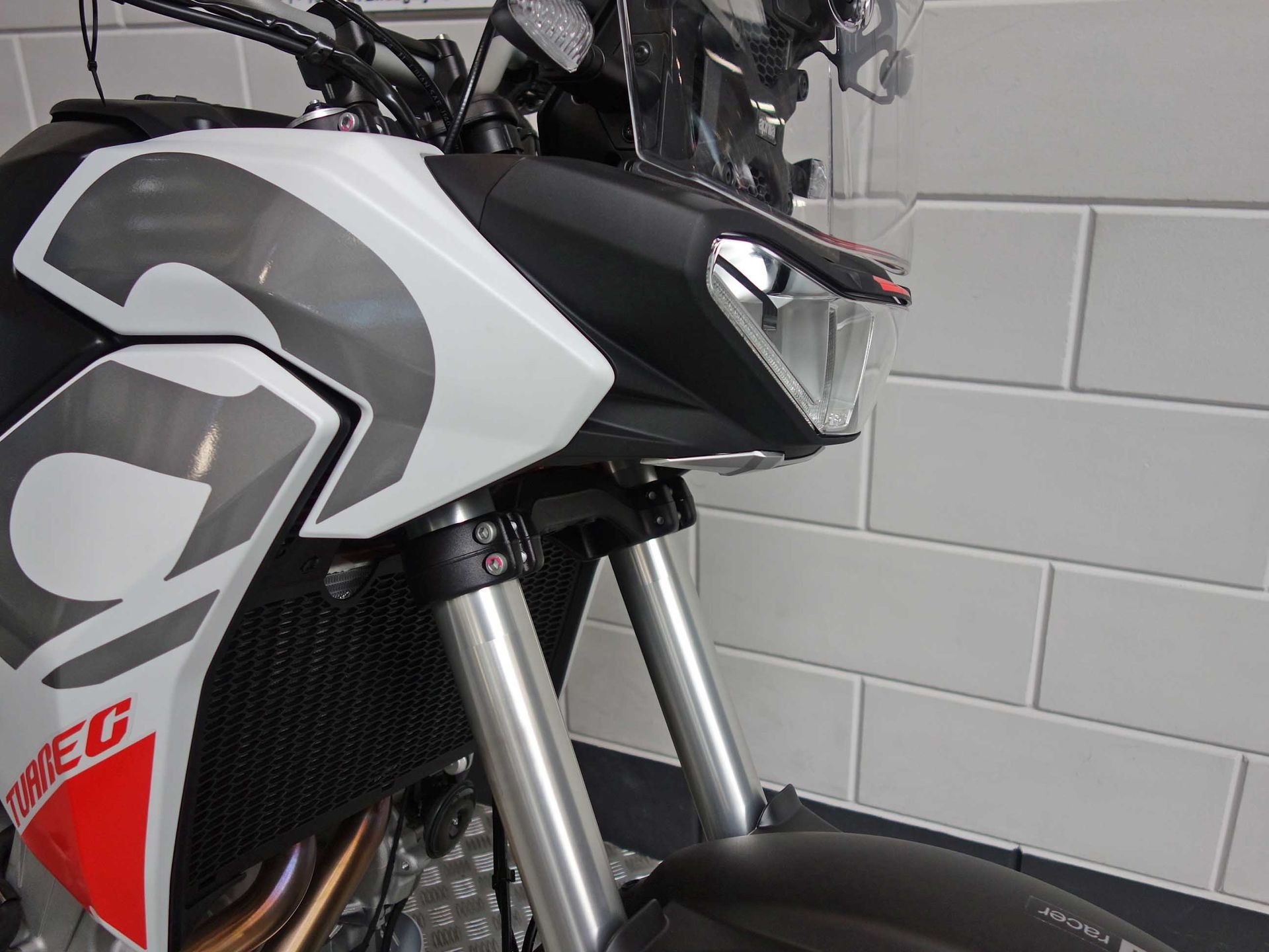 56630129-4 Nieuwe Aprilia Tuareg all-road met 659cc motor uit 2026 bij NIWA Motoren