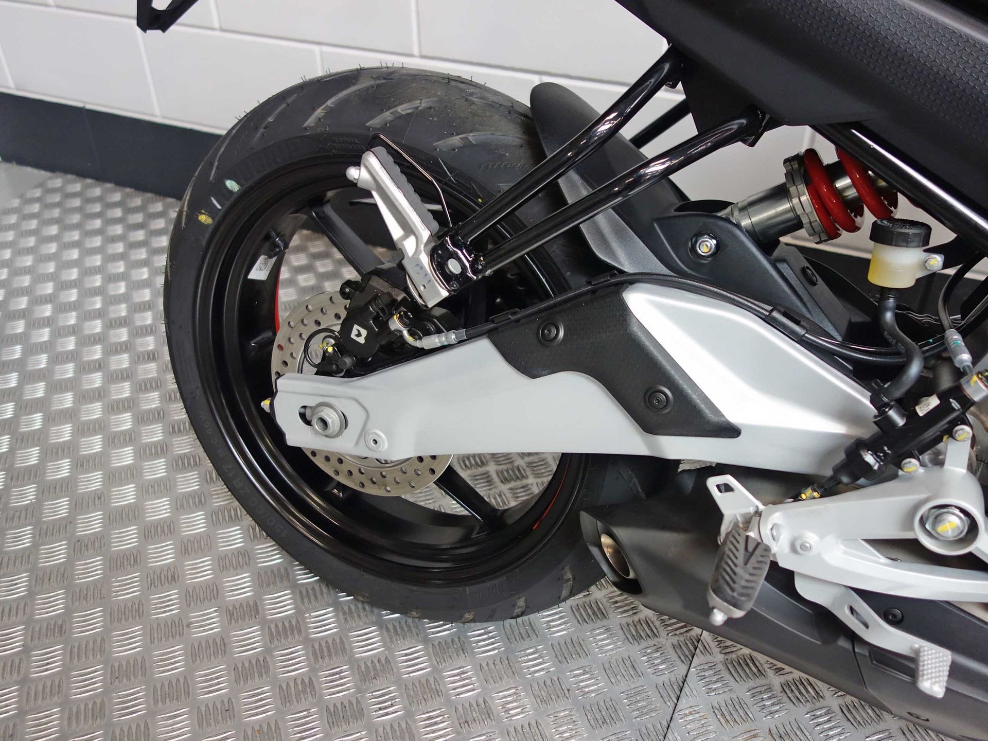 56630167-8 Nieuwe Aprilia Tuono naked bike met 457cc motor uit 2026 bij NIWA Motoren