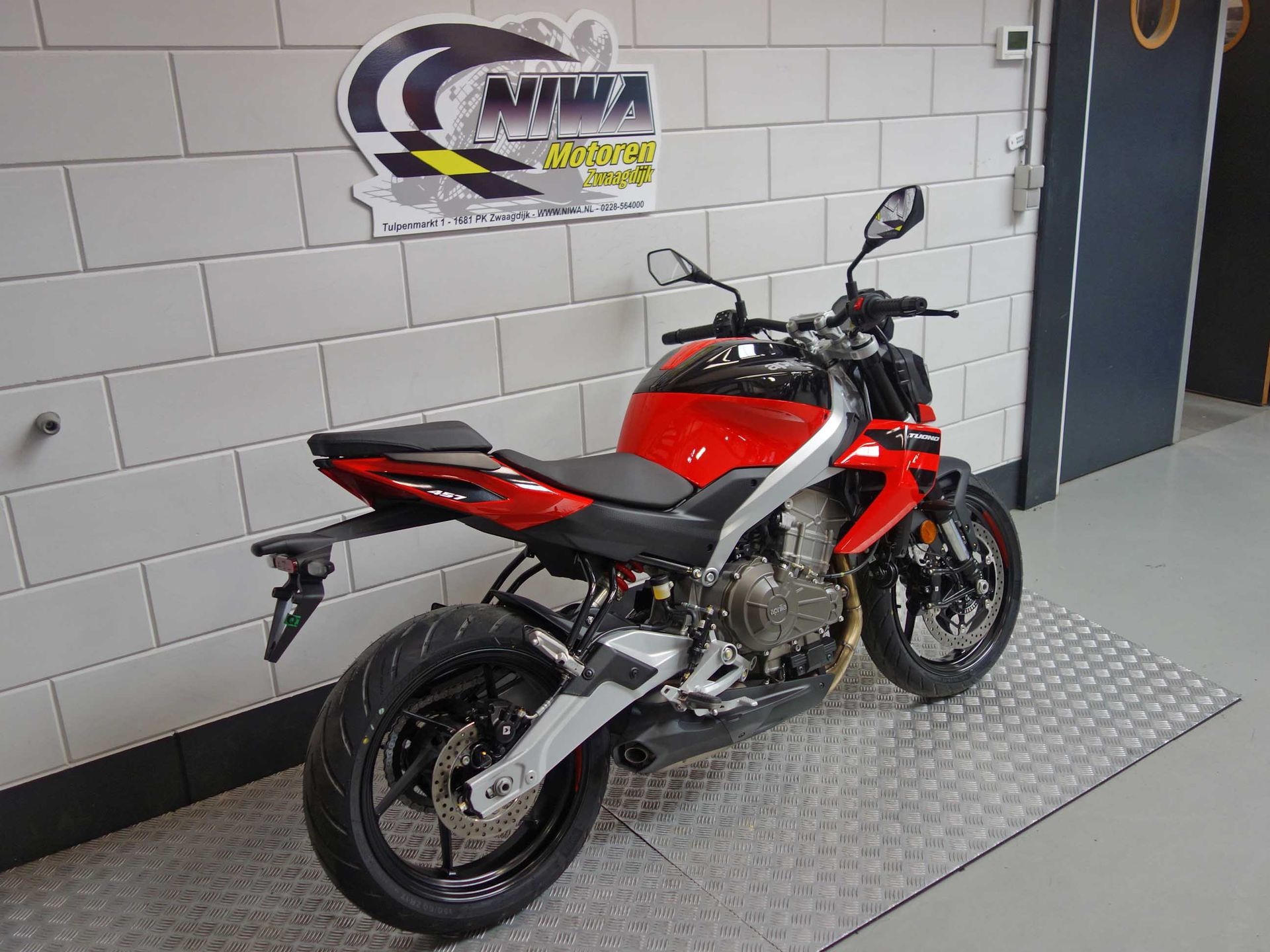 56630168-2 Gebruikte Aprilia Tuono naked bike met 457cc motor uit 2026 bij NIWA Motoren