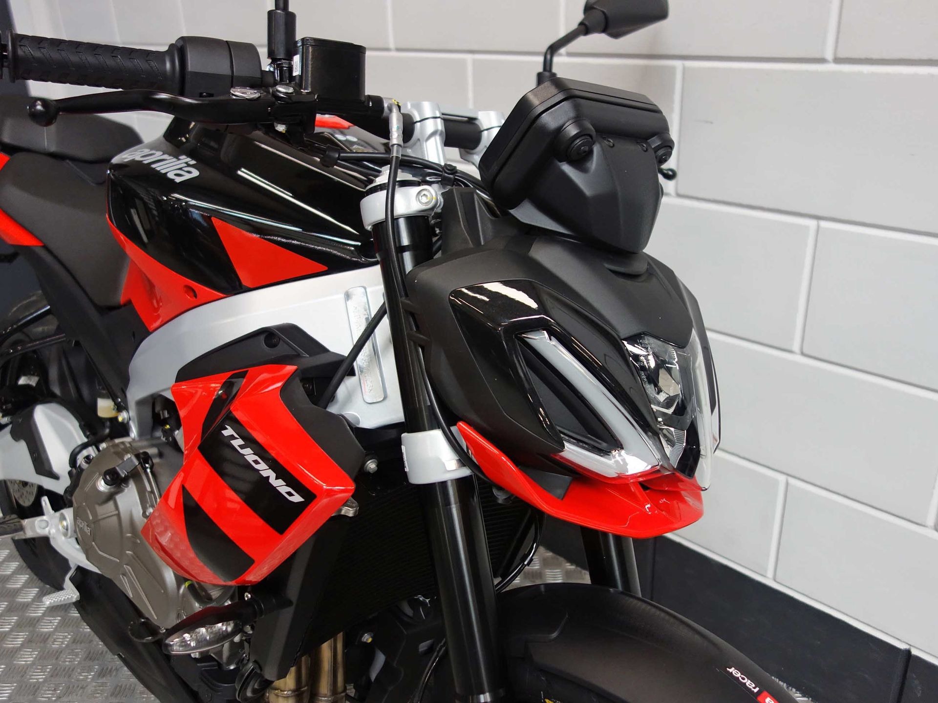 56630168-4 Gebruikte Aprilia Tuono naked bike met 457cc motor uit 2026 bij NIWA Motoren