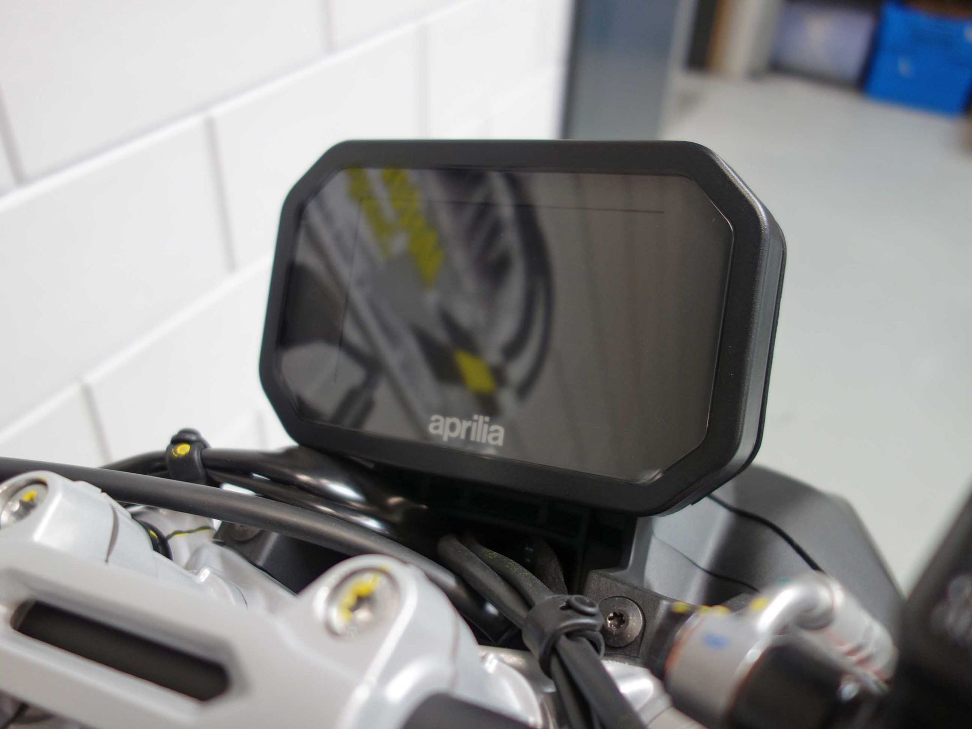 56630168-7 Gebruikte Aprilia Tuono naked bike met 457cc motor uit 2026 bij NIWA Motoren
