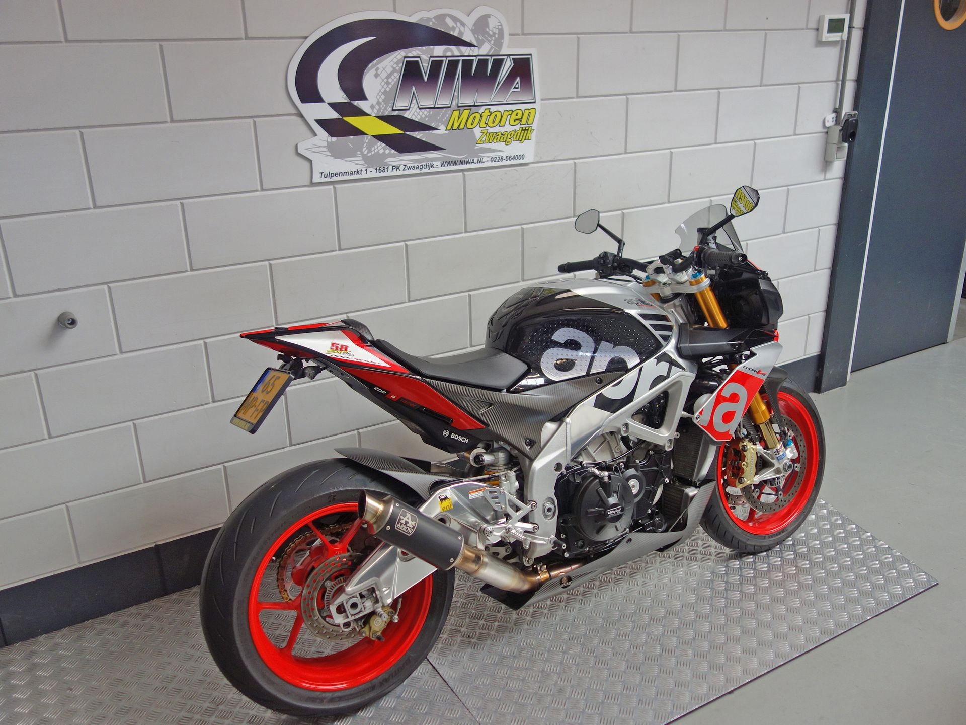56630183-2 Gebruikte Aprilia Tuono V4 naked bike met 1077cc motor uit 2016 bij NIWA Motoren
