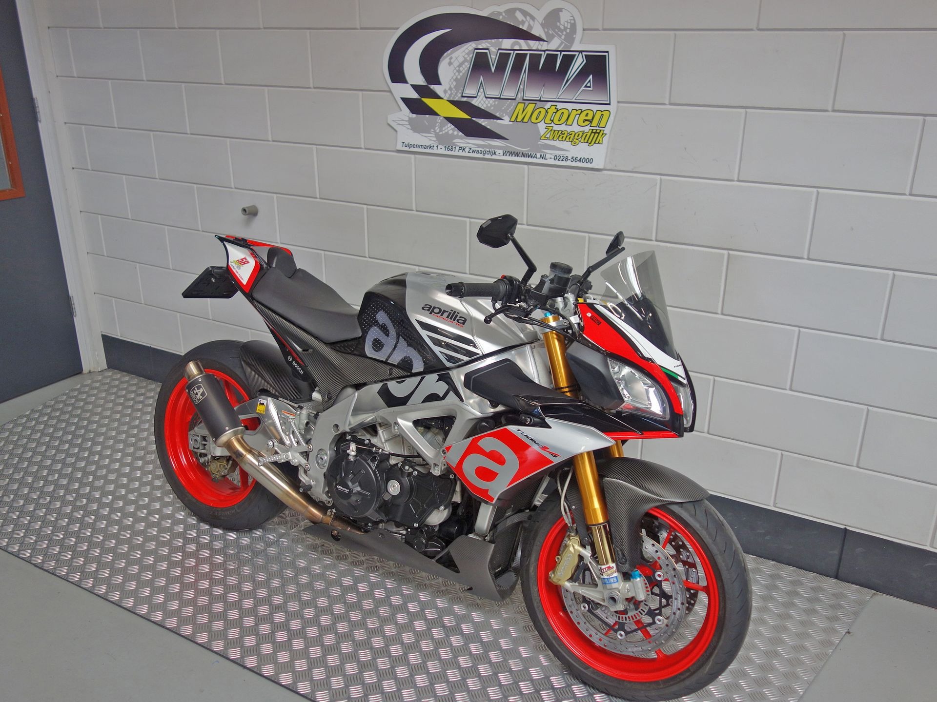 56630183-3 Gebruikte Aprilia Tuono V4 naked bike met 1077cc motor uit 2016 bij NIWA Motoren