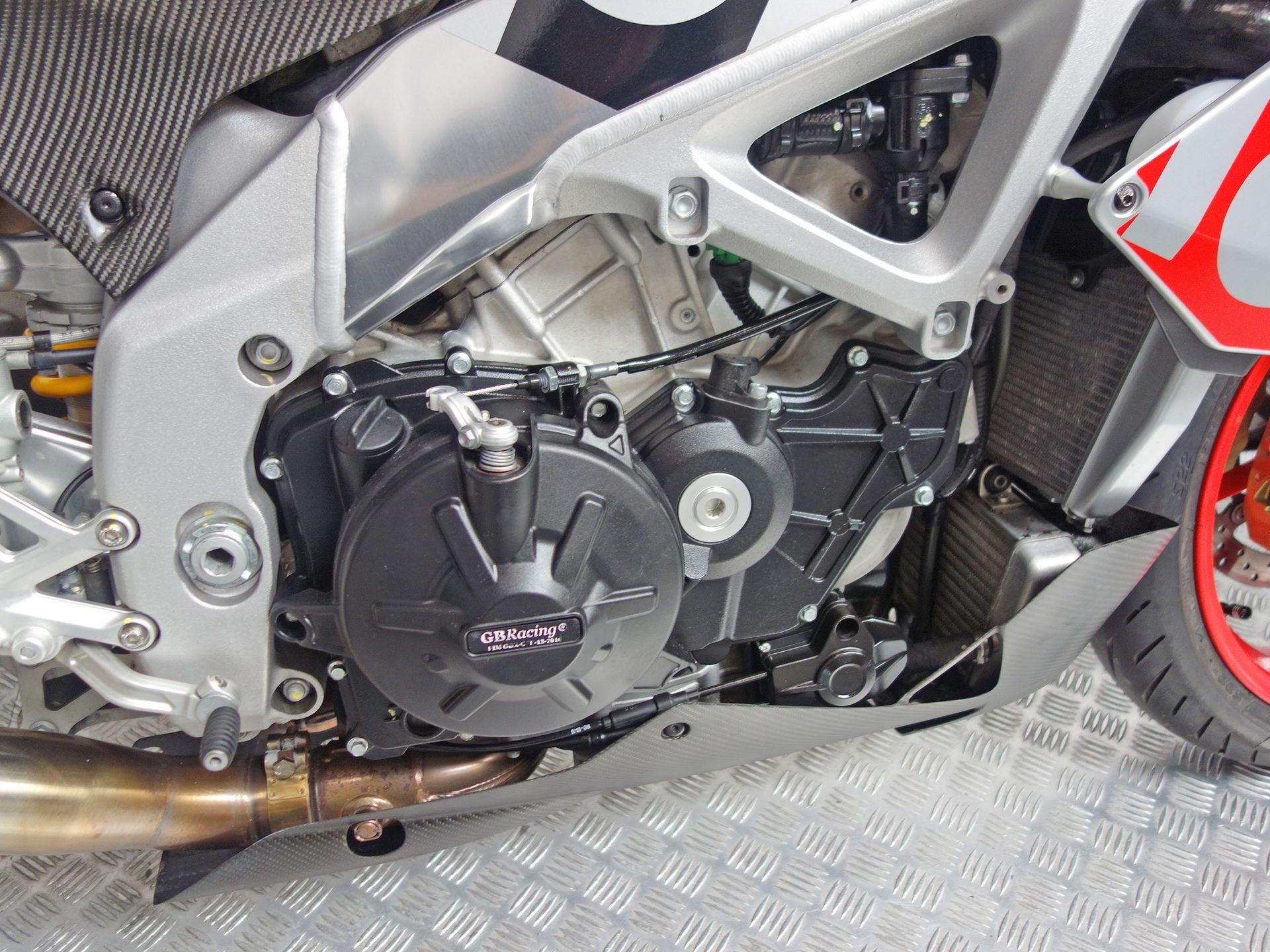 56630183-6 Gebruikte Aprilia Tuono V4 naked bike met 1077cc motor uit 2016 bij NIWA Motoren