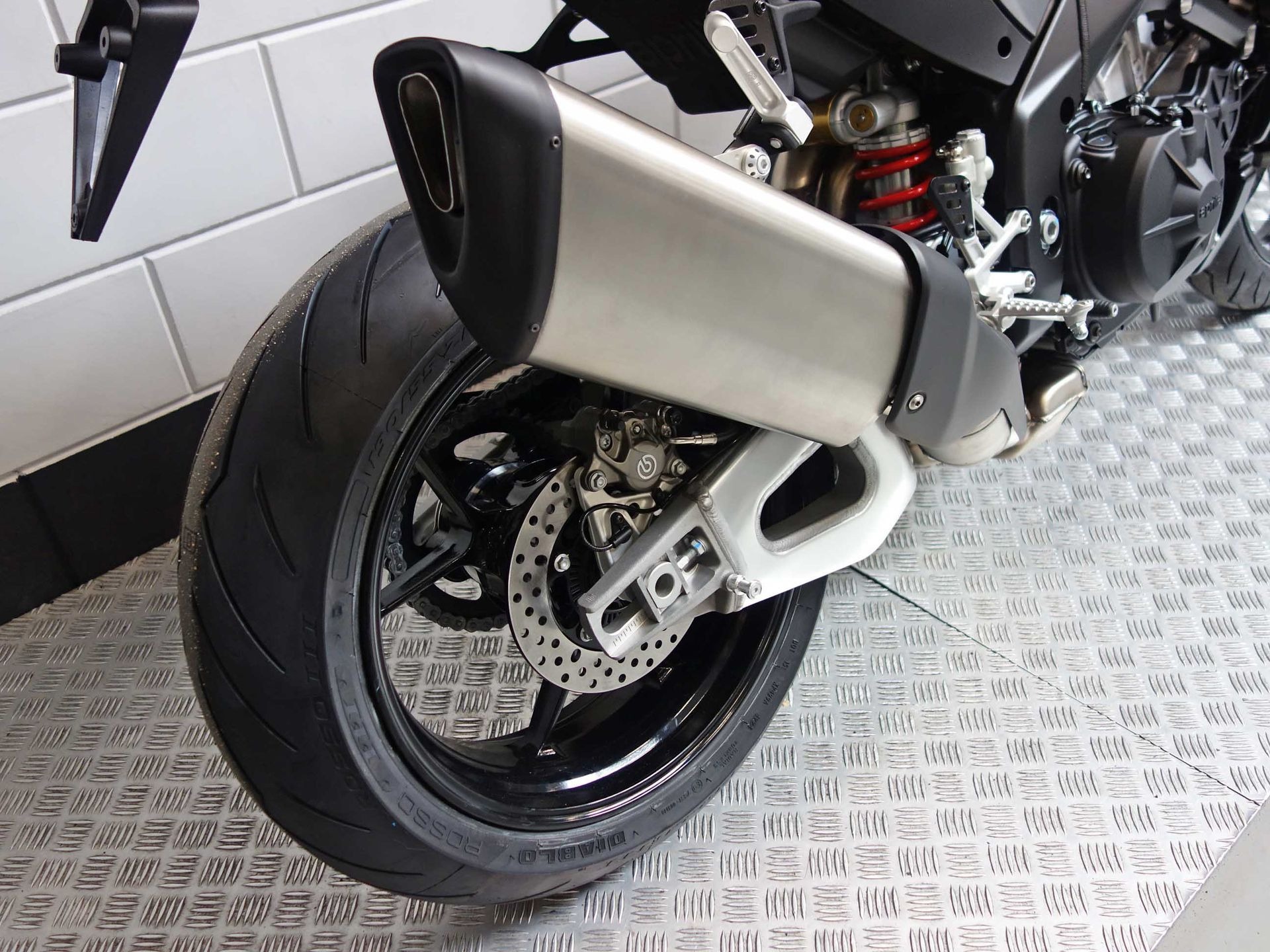 56630188-8 Nieuwe Aprilia Tuono V4 naked bike met 1150cc motor uit 2026 bij NIWA Motoren