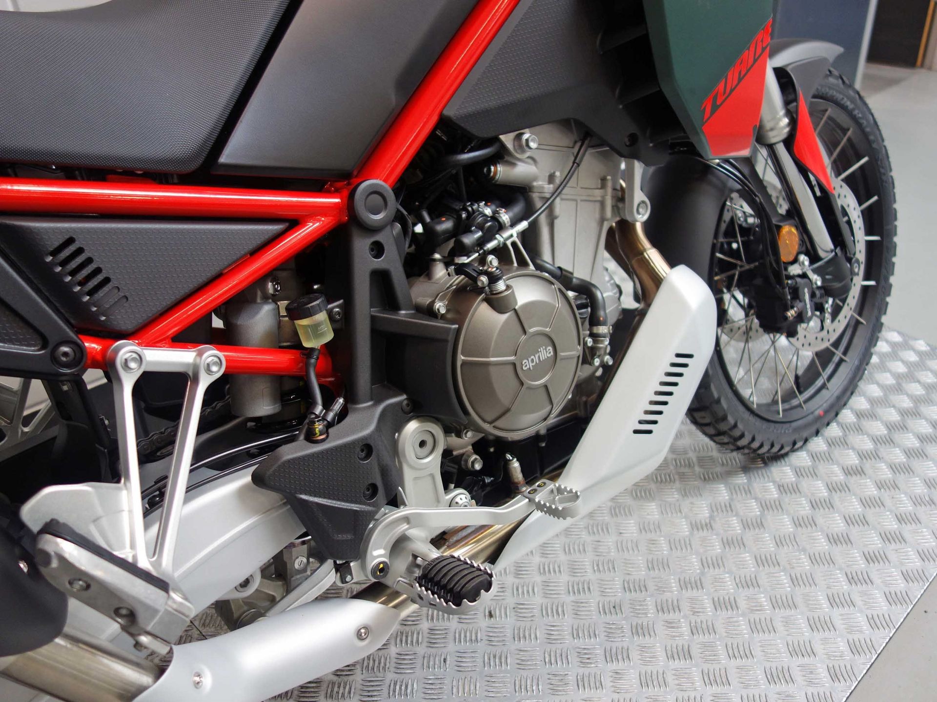 56630197-6 Nieuwe Aprilia Tuareg tour met 659cc motor uit 2026 bij NIWA Motoren