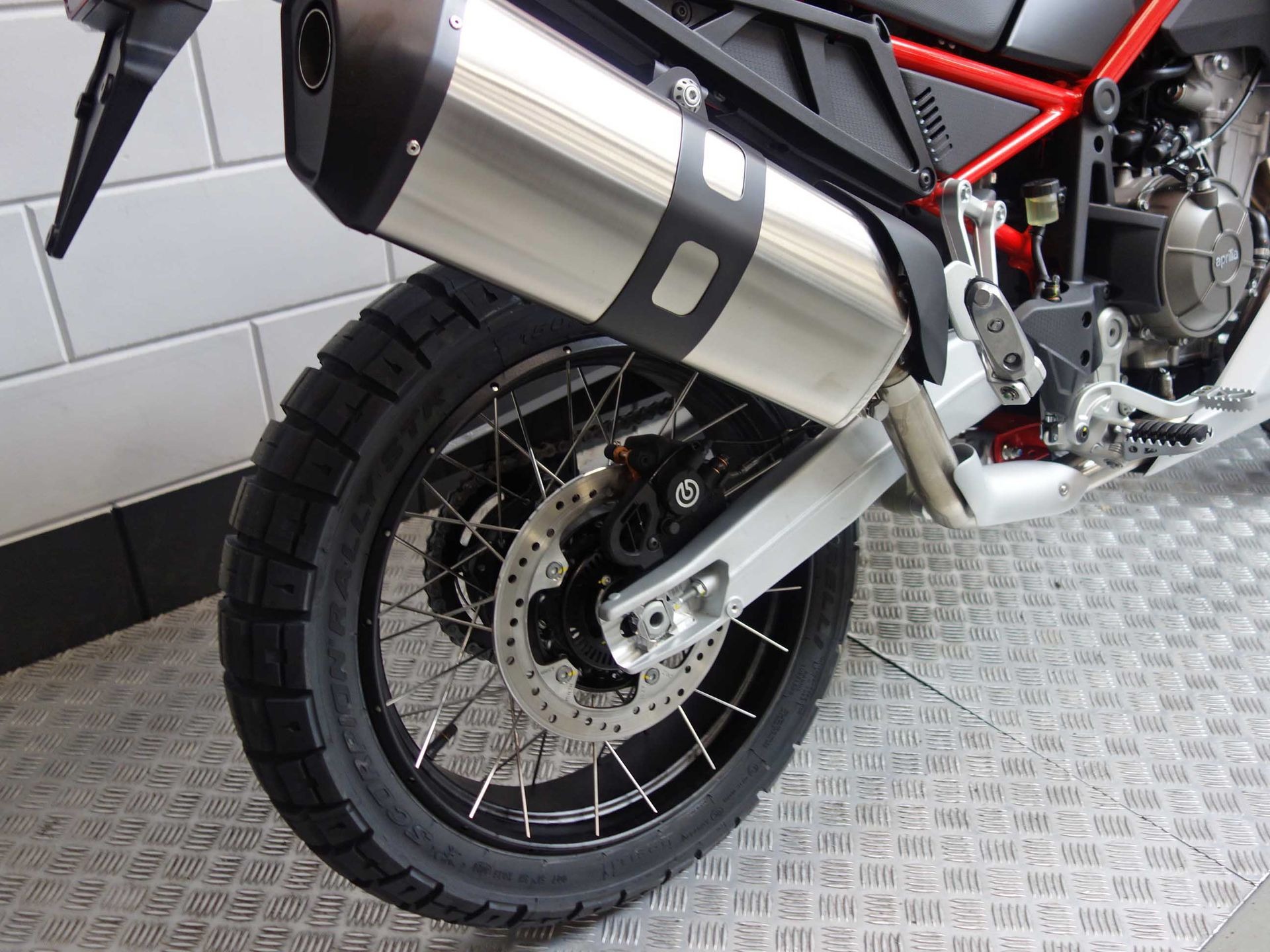 56630197-7 Nieuwe Aprilia Tuareg tour met 659cc motor uit 2026 bij NIWA Motoren