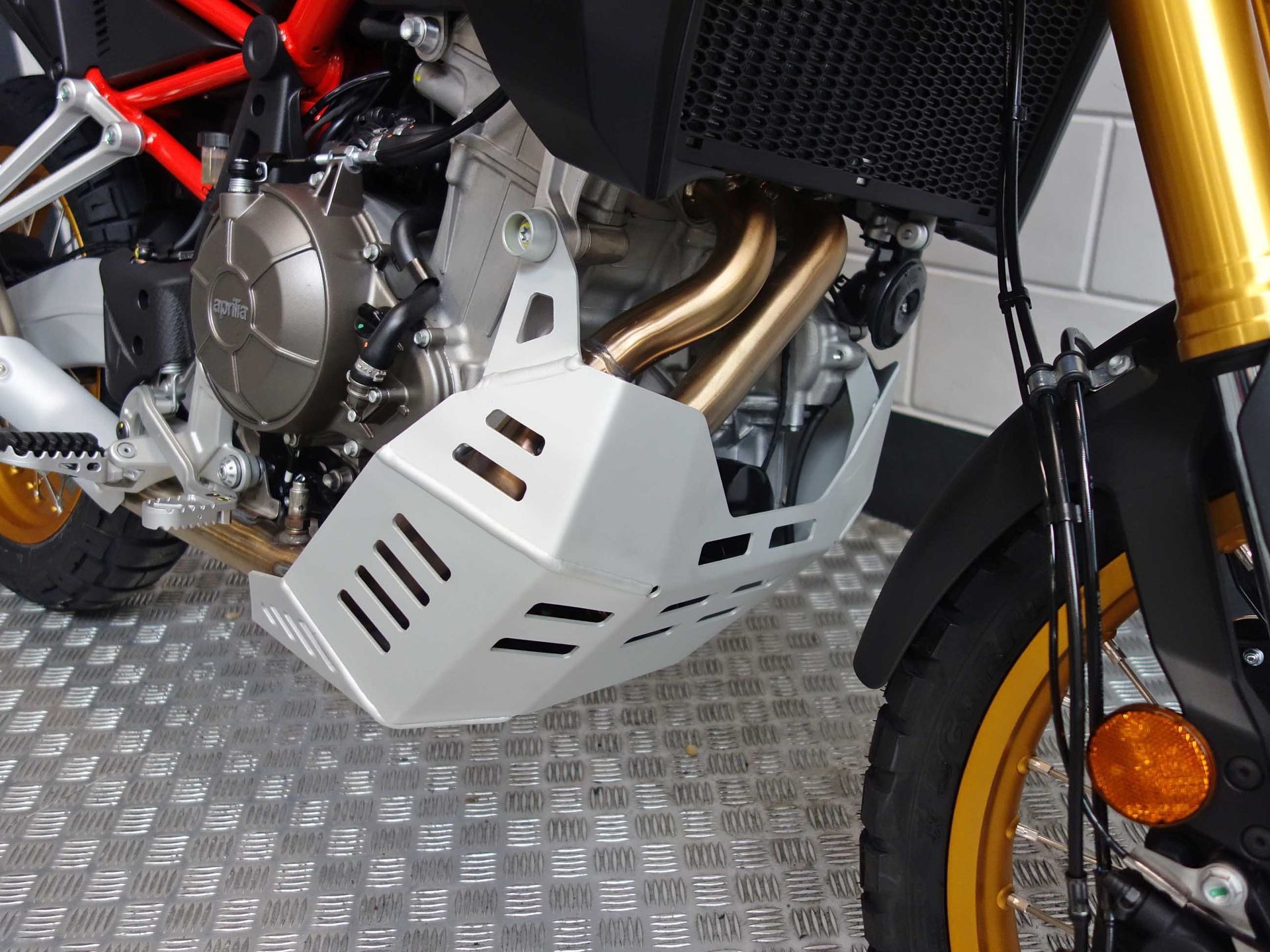 56630202-6 Gebruikte Aprilia Tuareg all-road met 660cc motor uit 2026 bij NIWA Motoren
