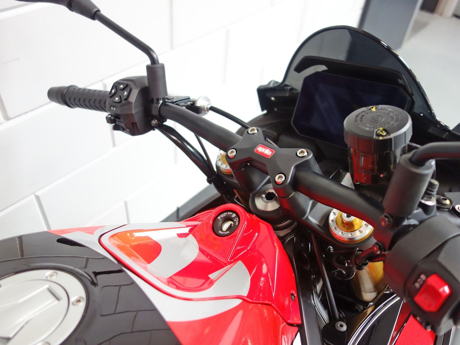 56630221-5 Nieuwe Aprilia Tuono 660 naked bike met 659cc motor uit 2026 bij NIWA Motoren