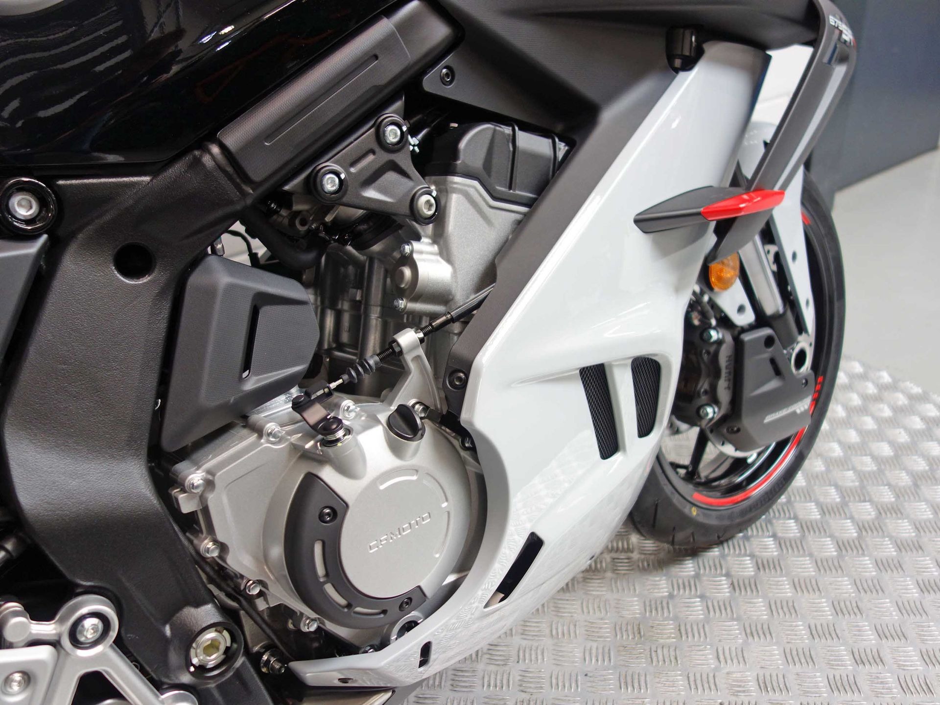 56630431-5 Nieuwe CFMOTO 675 SR supersport met 675cc motor uit 2026 bij NIWA Motoren