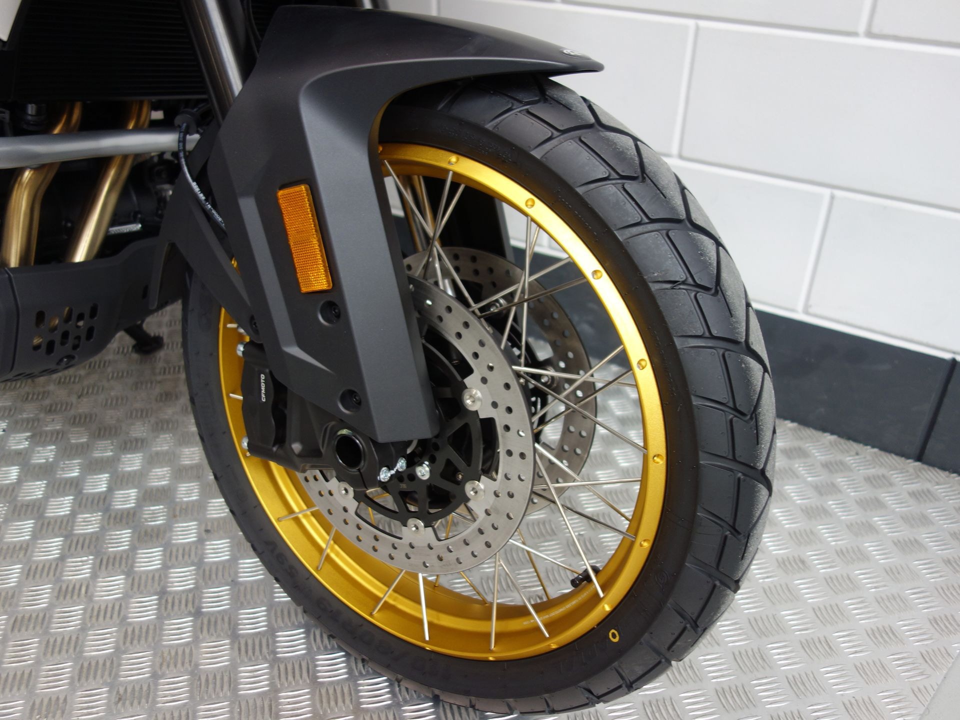 56630458-7 Nieuwe CFMOTO 700 MT tour met cc motor uit 2026 bij NIWA Motoren