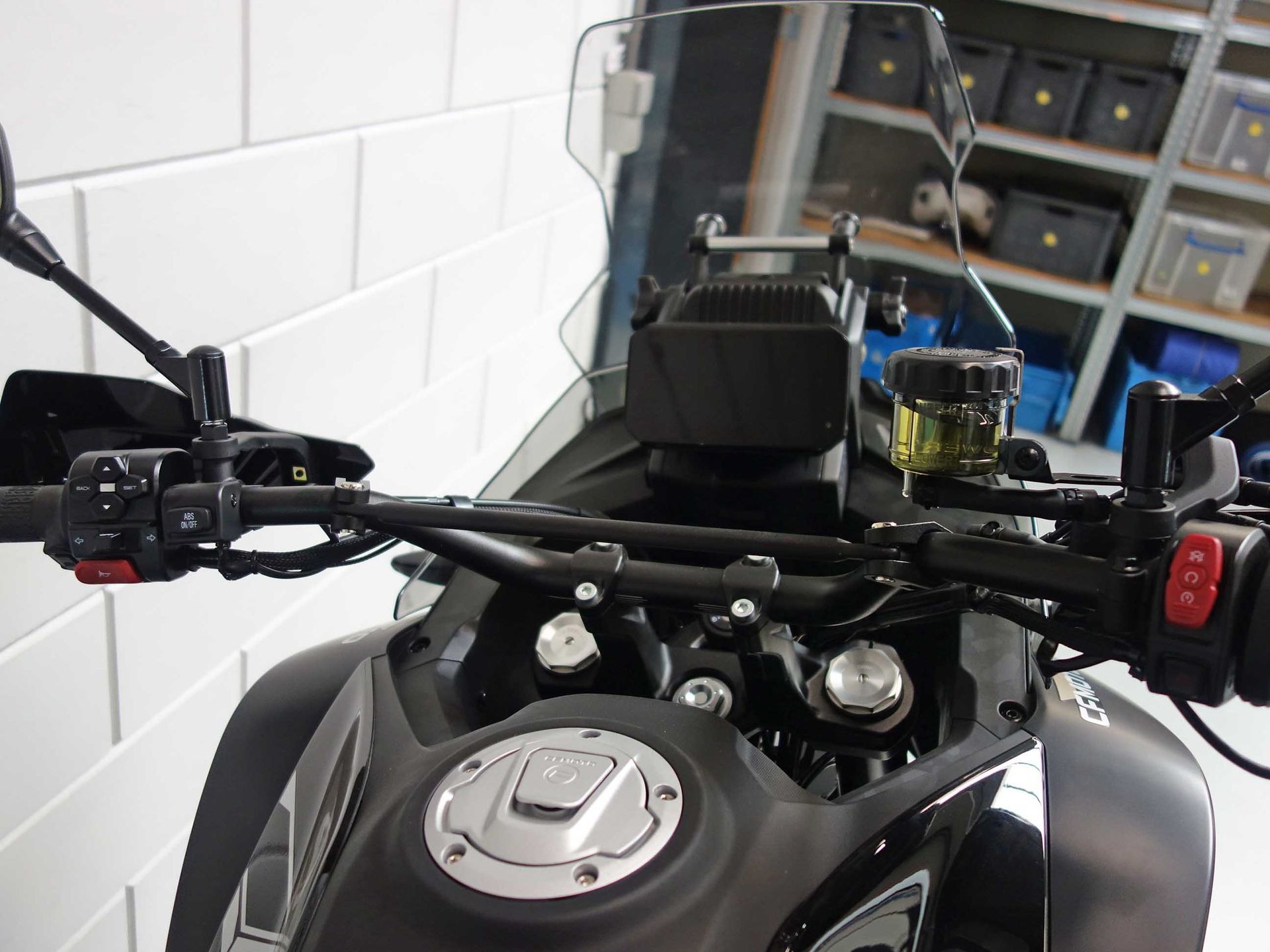 56630478-6 Nieuwe CFMOTO 700 MT tour met cc motor uit 2026 bij NIWA Motoren