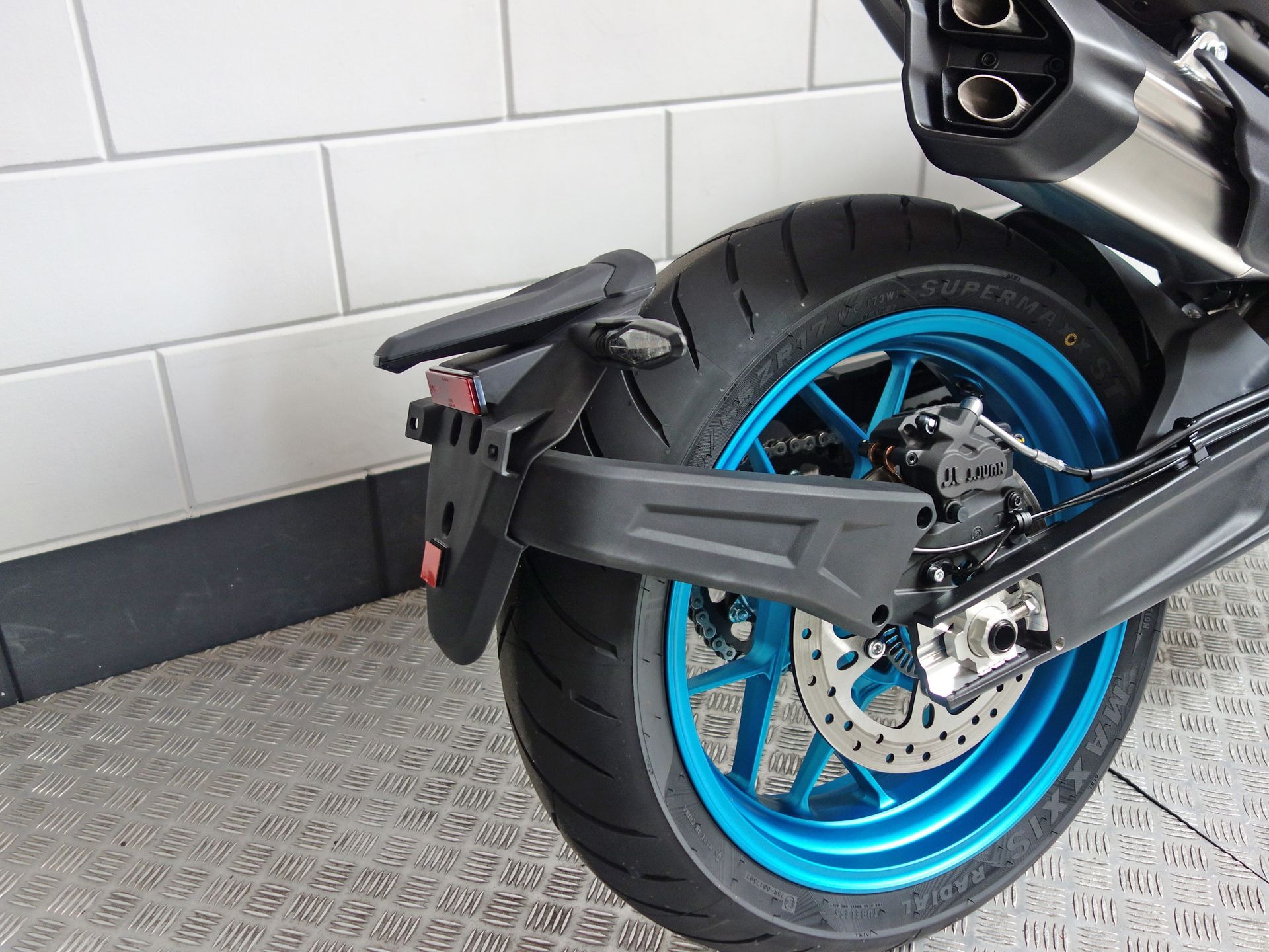 56630507-5 Nieuwe CFMOTO 800 NK naked bike met 799cc motor uit 2025 bij NIWA Motoren