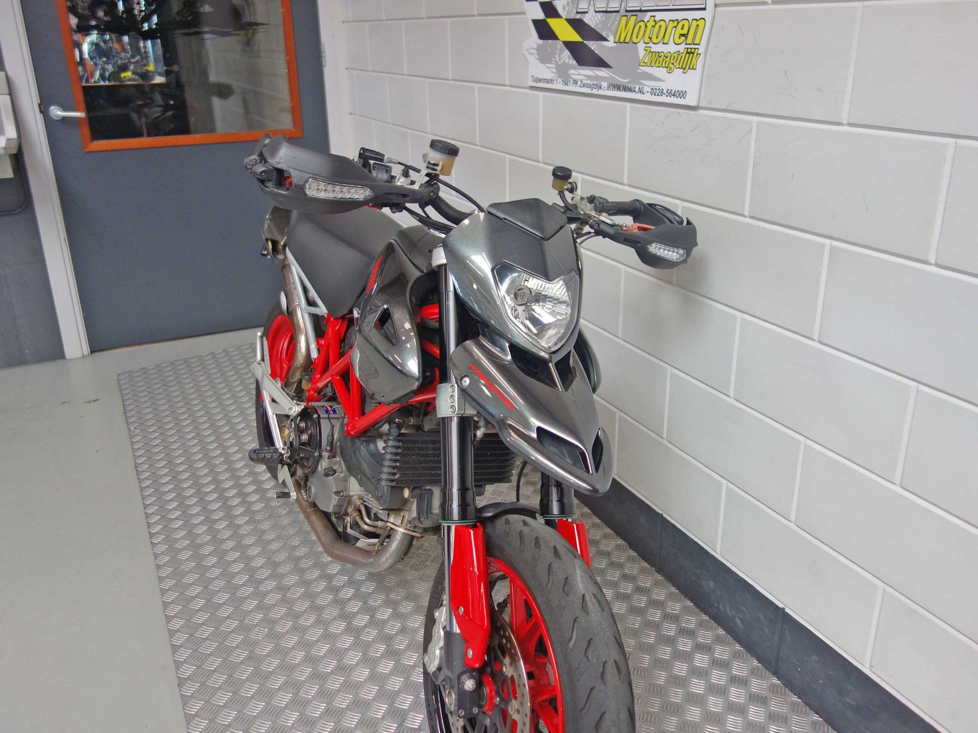 56630557-3 Gebruikte Ducati Hypermotard supermotard met 1079cc motor uit 2012 bij NIWA Motoren