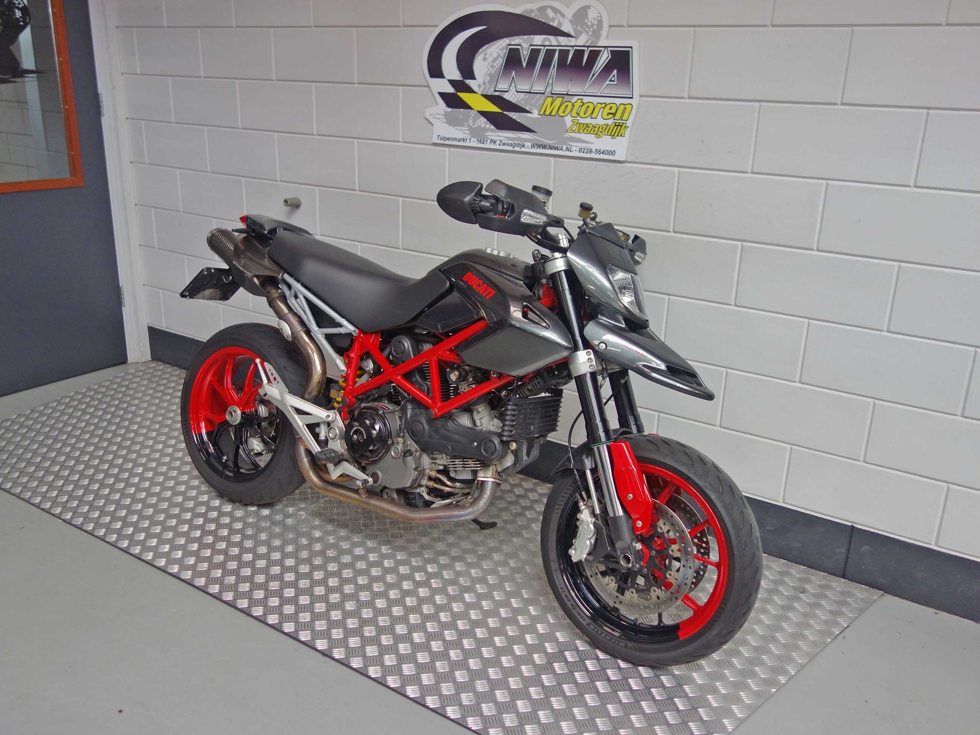 56630557-4 Gebruikte Ducati Hypermotard supermotard met 1079cc motor uit 2012 bij NIWA Motoren