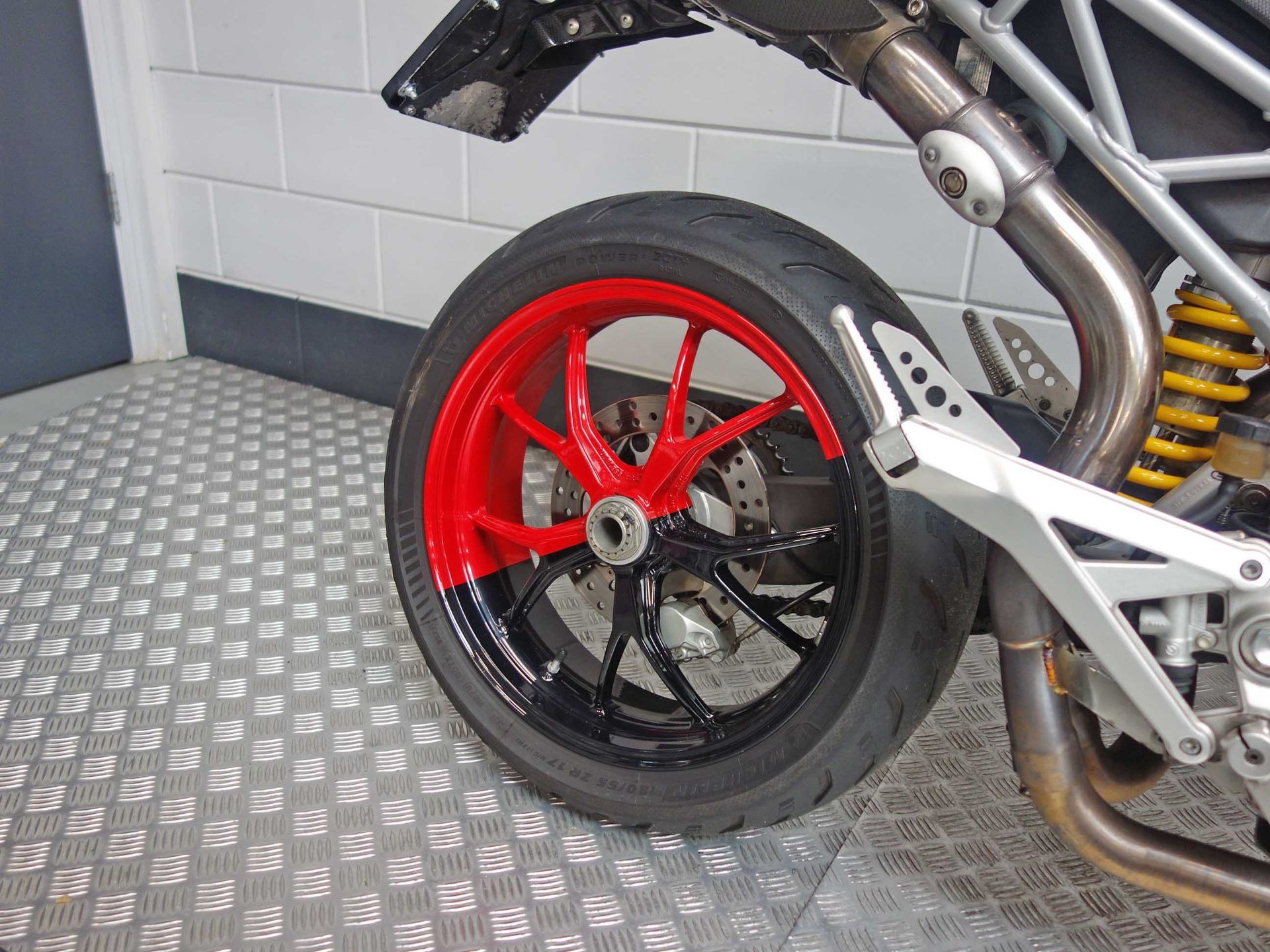 56630557-5 Gebruikte Ducati Hypermotard supermotard met 1079cc motor uit 2012 bij NIWA Motoren