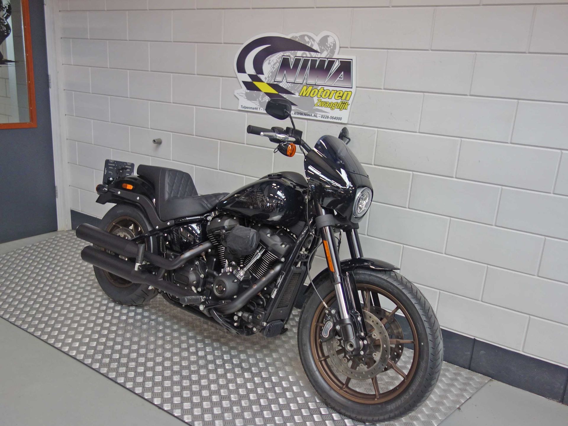 56630567-2 Gebruikte Harley-Davidson Low Rider chopper met 1923cc motor uit 2022 bij NIWA Motoren