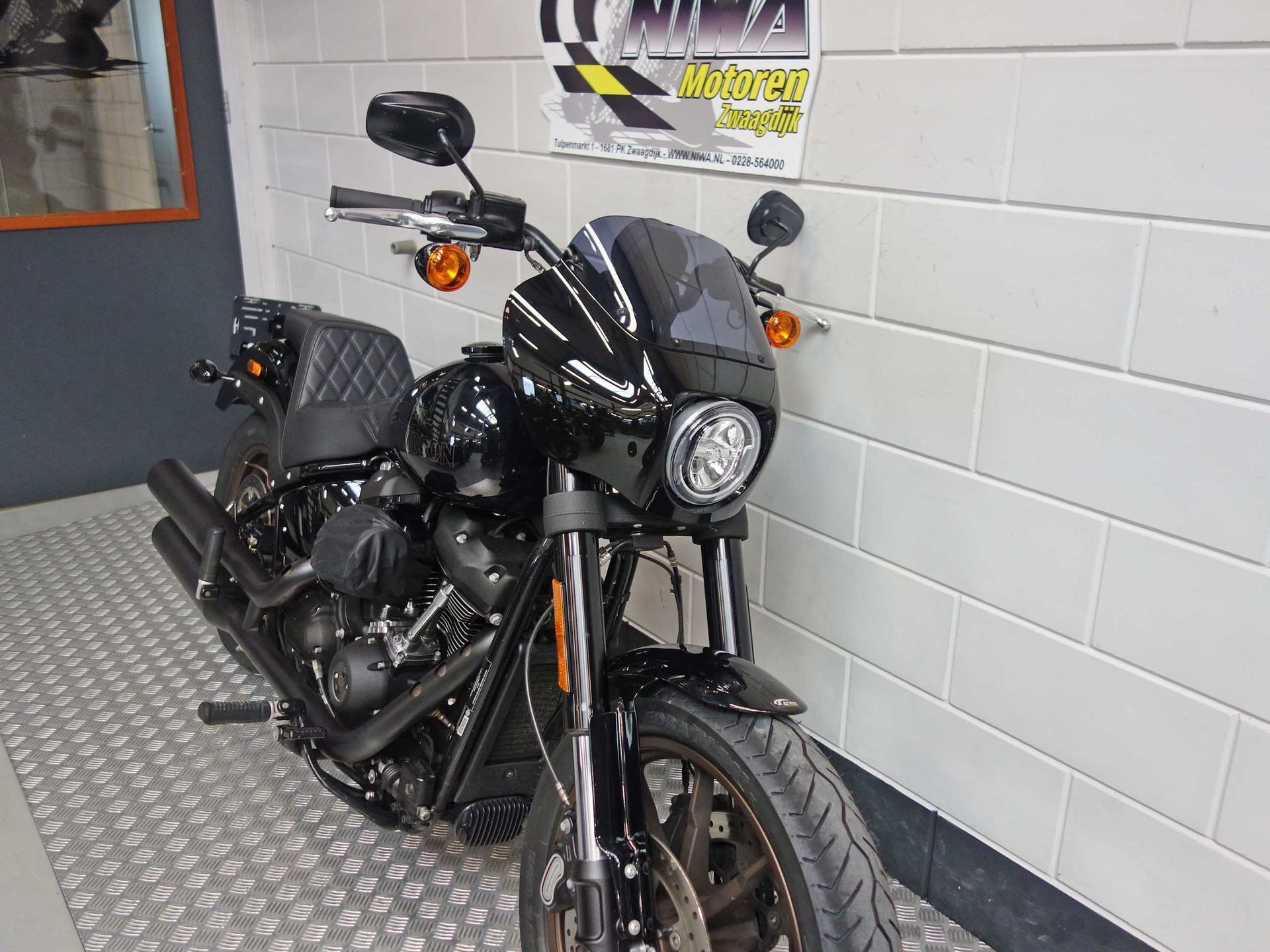 56630567-4 Gebruikte Harley-Davidson Low Rider chopper met 1923cc motor uit 2022 bij NIWA Motoren