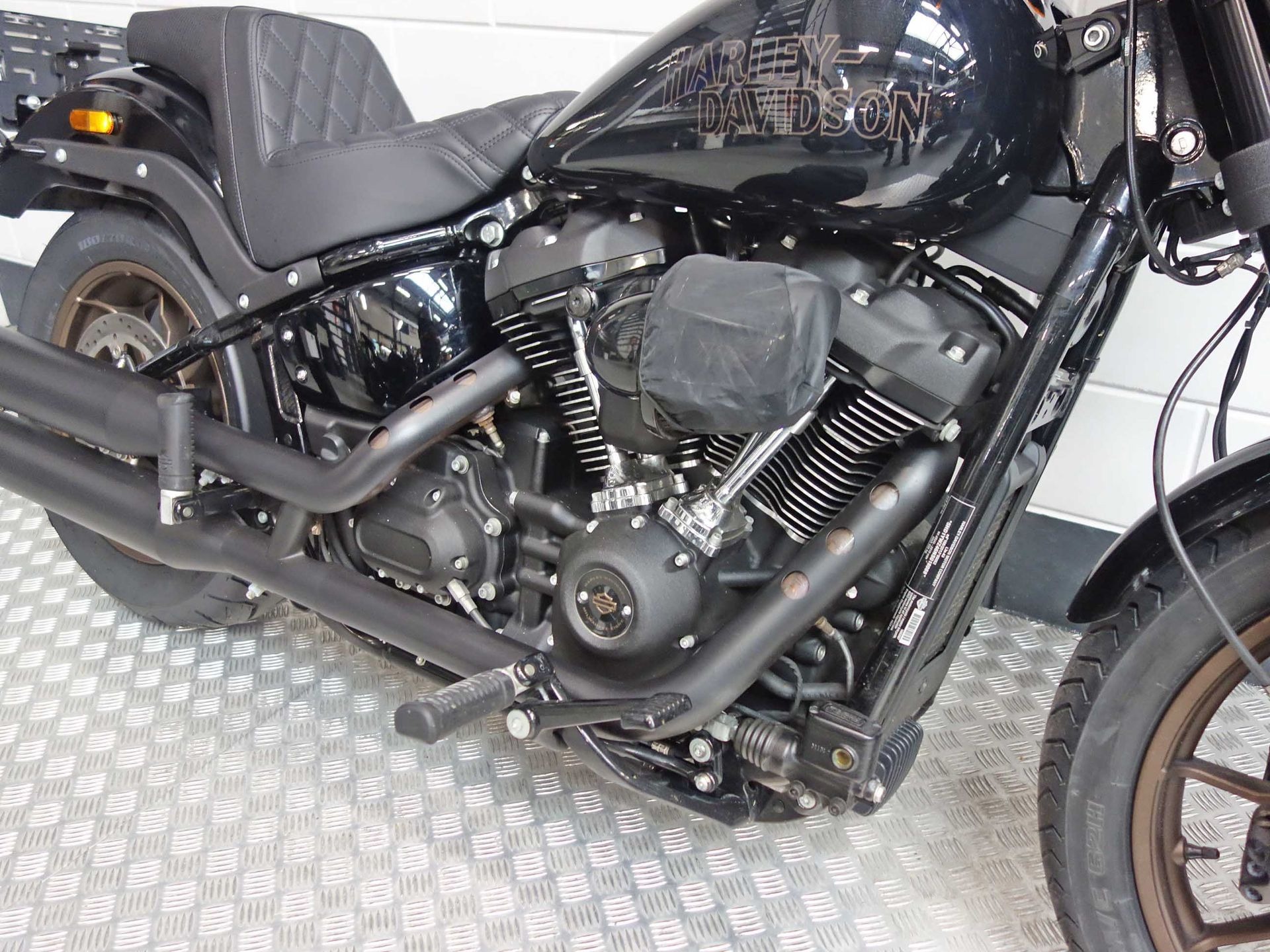 56630567-5 Gebruikte Harley-Davidson Low Rider chopper met 1923cc motor uit 2022 bij NIWA Motoren