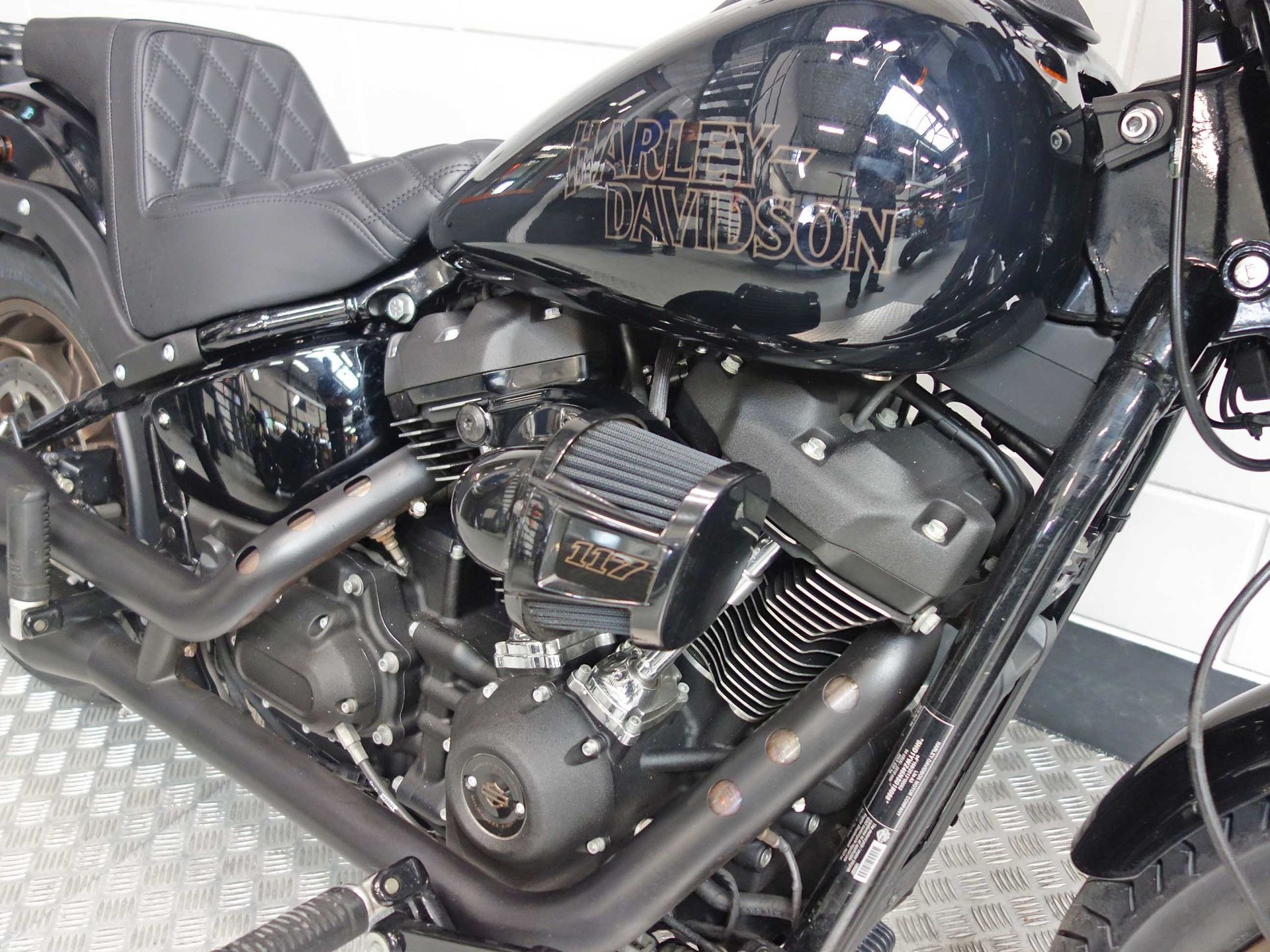 56630567-6 Gebruikte Harley-Davidson Low Rider chopper met 1923cc motor uit 2022 bij NIWA Motoren