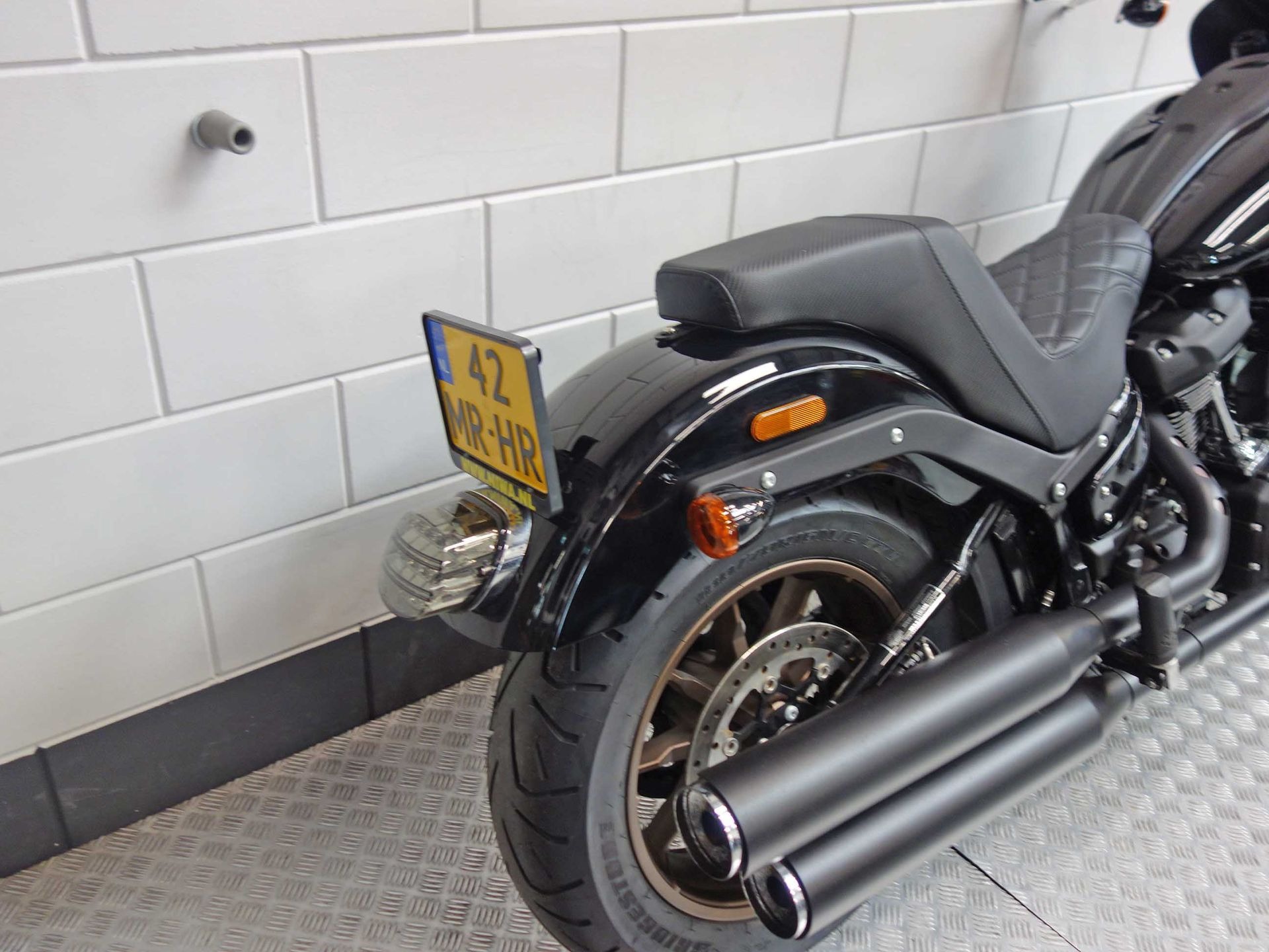 56630567-7 Gebruikte Harley-Davidson Low Rider chopper met 1923cc motor uit 2022 bij NIWA Motoren