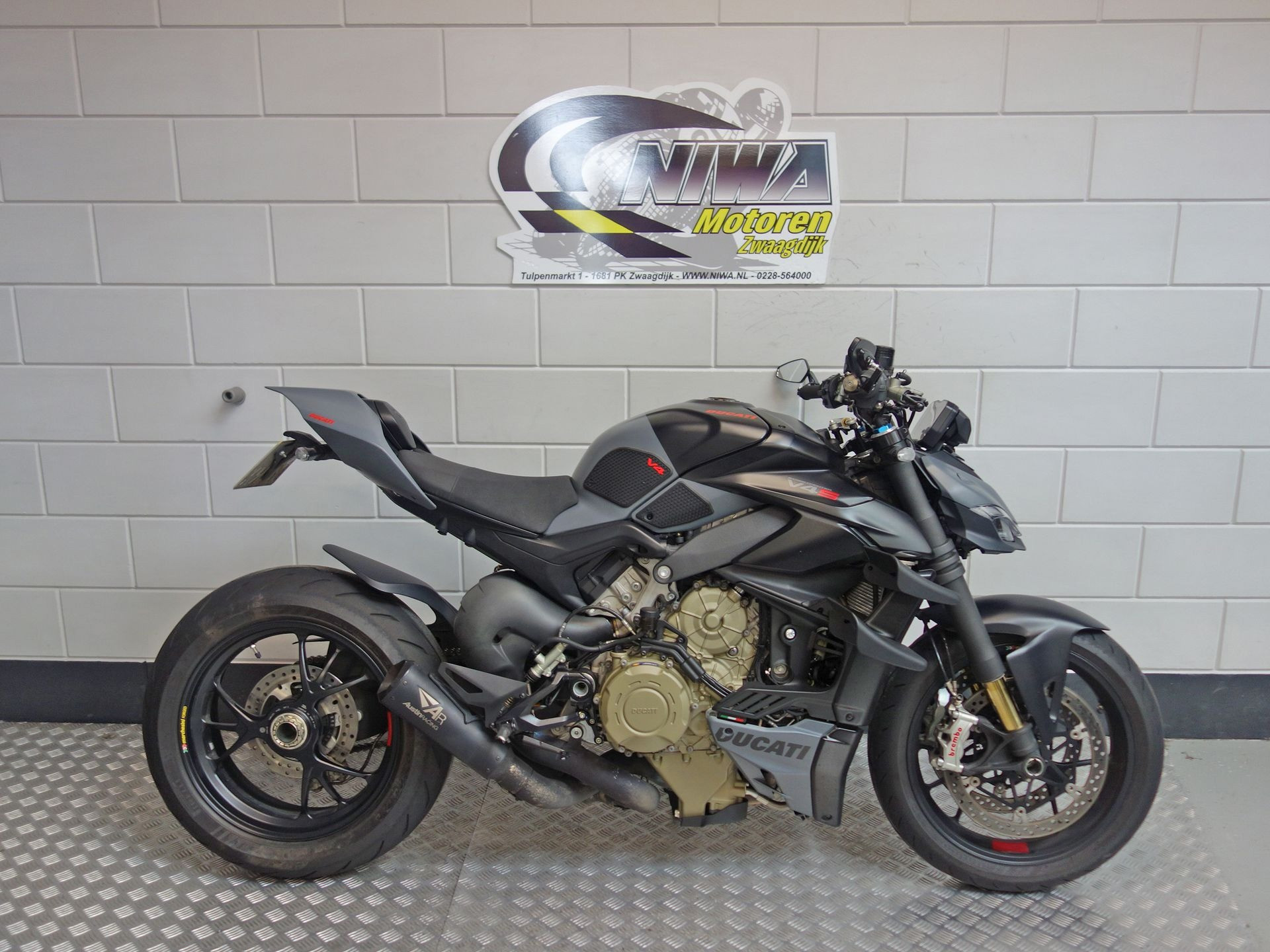 56630584-1 Gebruikte Ducati Streetfighter naked bike met 1103cc motor uit 2024 bij NIWA Motoren