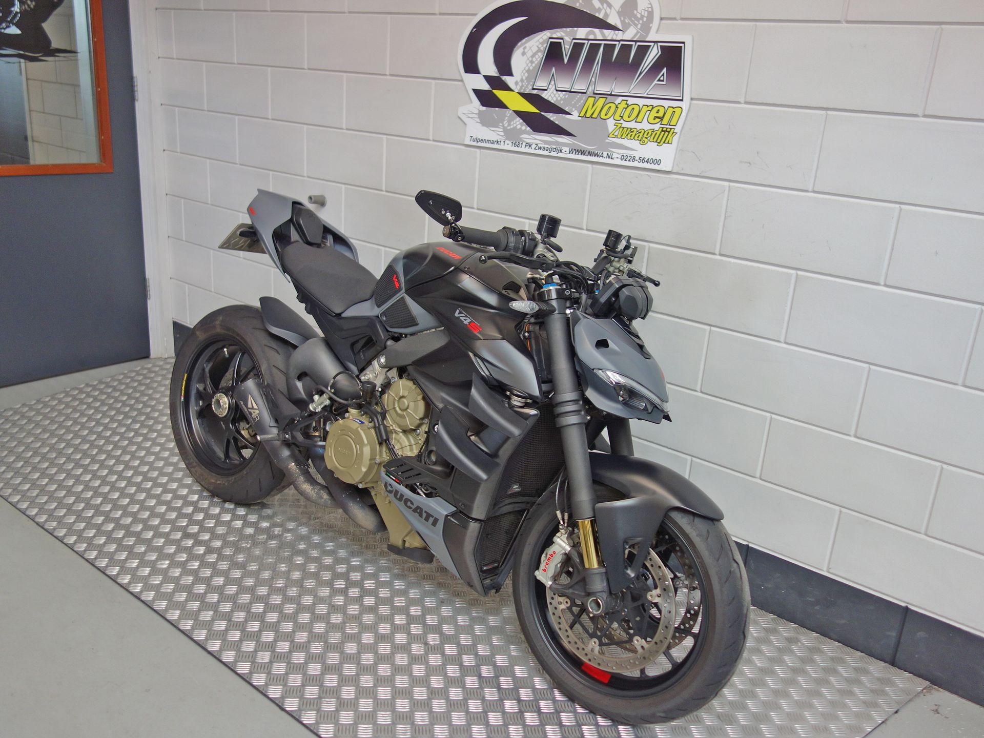 56630584-2 Gebruikte Ducati Streetfighter naked bike met 1103cc motor uit 2024 bij NIWA Motoren
