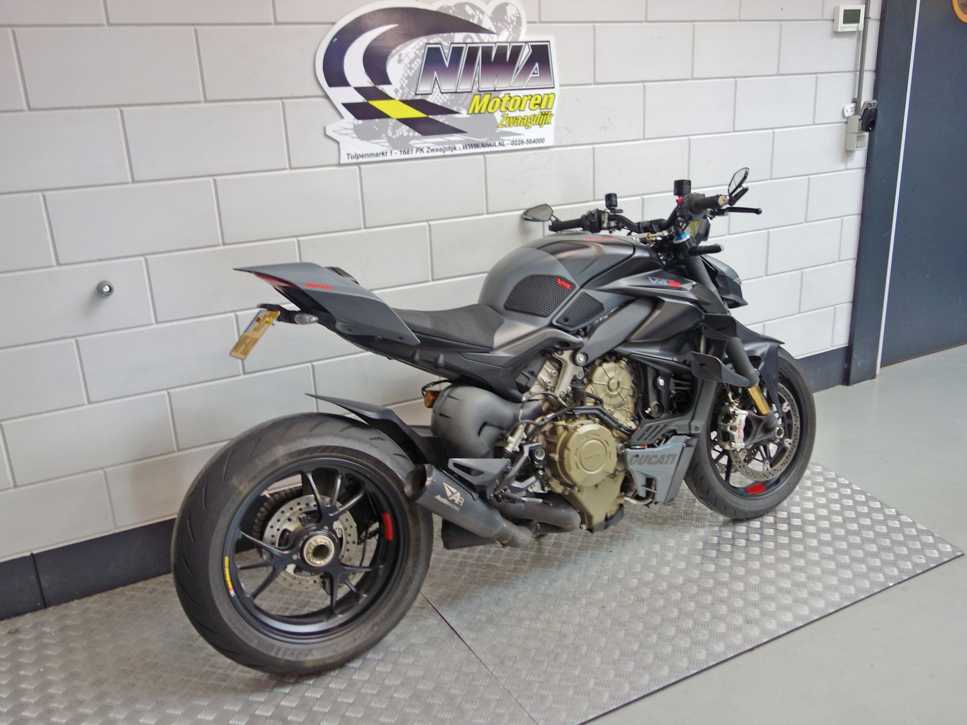 56630584-3 Gebruikte Ducati Streetfighter naked bike met 1103cc motor uit 2024 bij NIWA Motoren