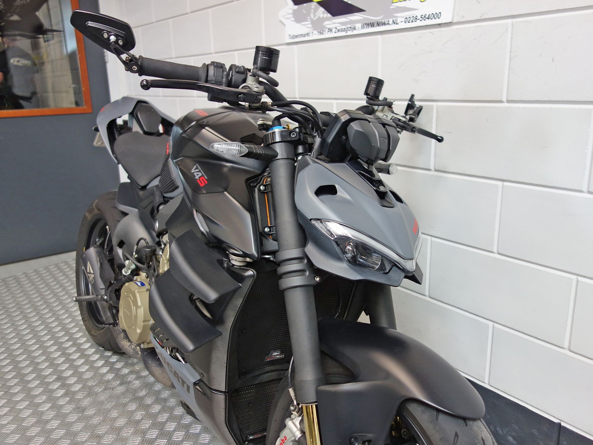 56630584-4 Gebruikte Ducati Streetfighter naked bike met 1103cc motor uit 2024 bij NIWA Motoren