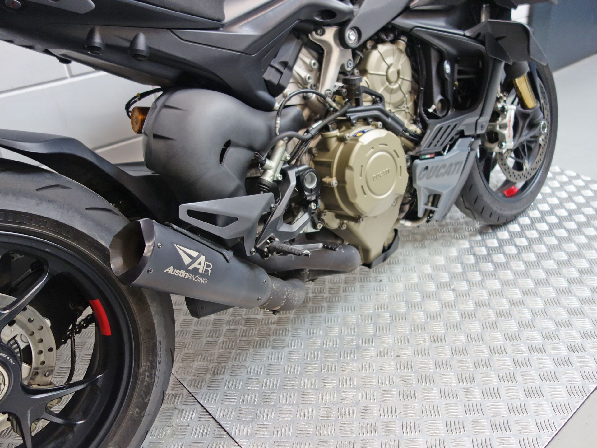 56630584-7 Gebruikte Ducati Streetfighter naked bike met 1103cc motor uit 2024 bij NIWA Motoren