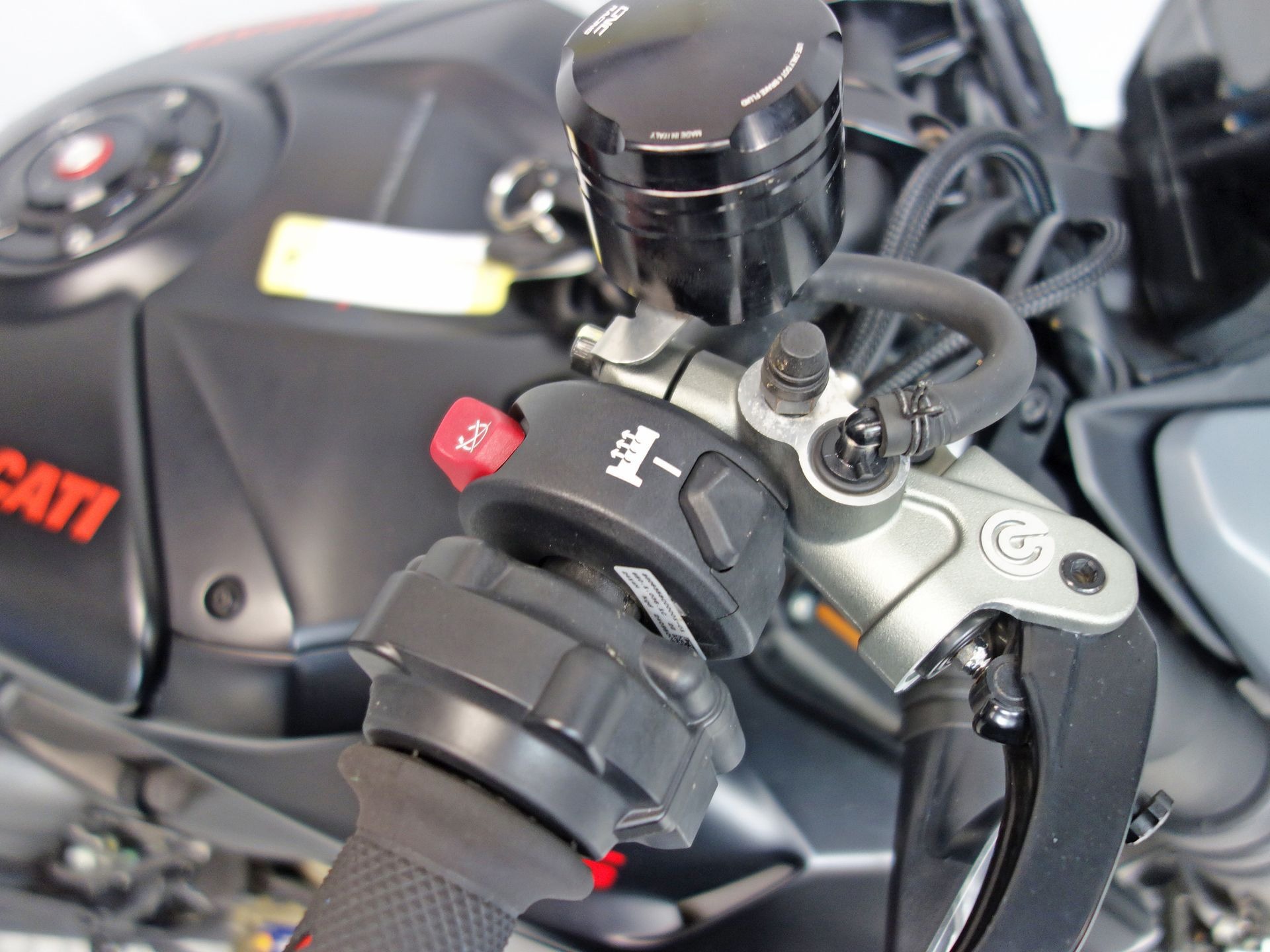 56630584-9 Gebruikte Ducati Streetfighter naked bike met 1103cc motor uit 2024 bij NIWA Motoren