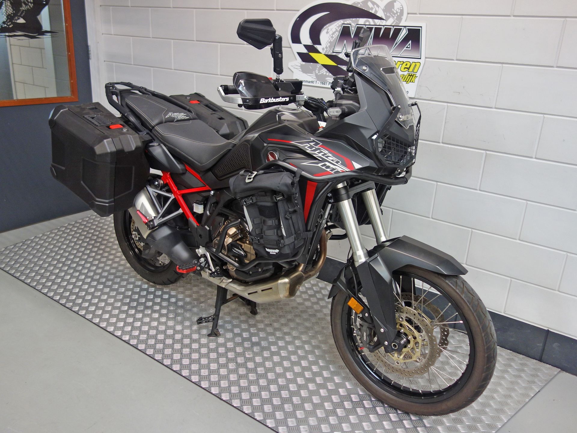 56630586-2 Gebruikte Honda CRF 1100 tour met 1084cc motor uit 2020 bij NIWA Motoren