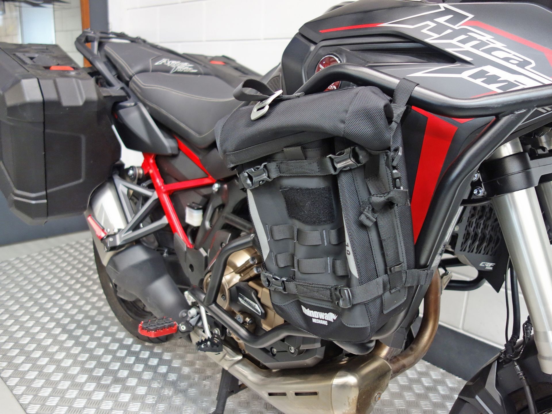 56630586-8 Gebruikte Honda CRF 1100 tour met 1084cc motor uit 2020 bij NIWA Motoren