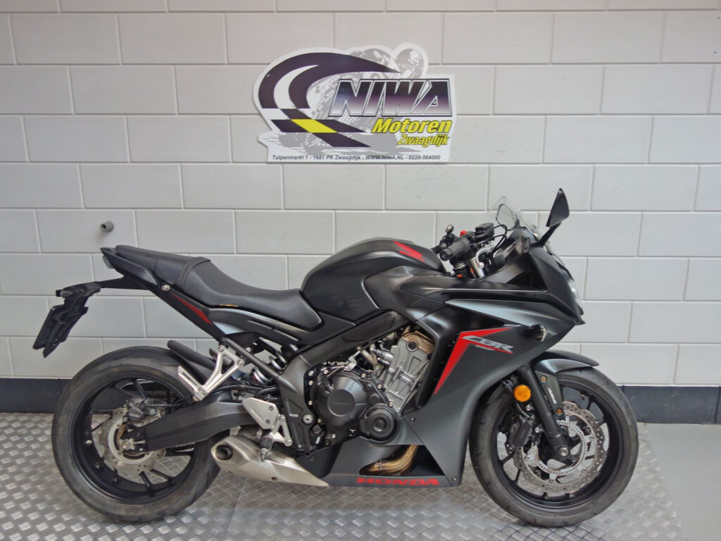 Gebruikte Honda CBR 650 naked bike met 649cc motor uit 2019 bij NIWA Motoren