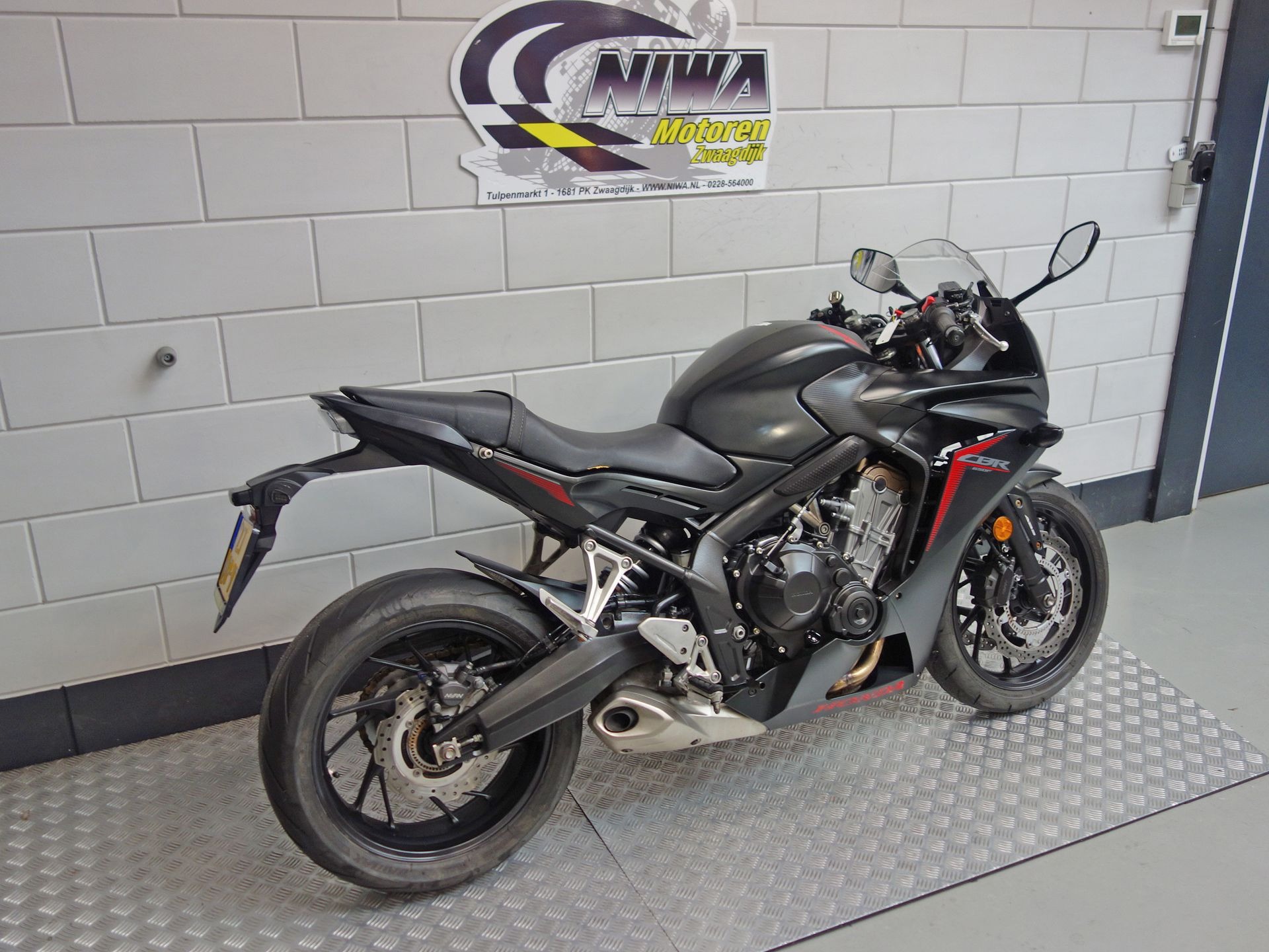 56630597-3 Gebruikte Honda CBR 650 naked bike met 649cc motor uit 2019 bij NIWA Motoren