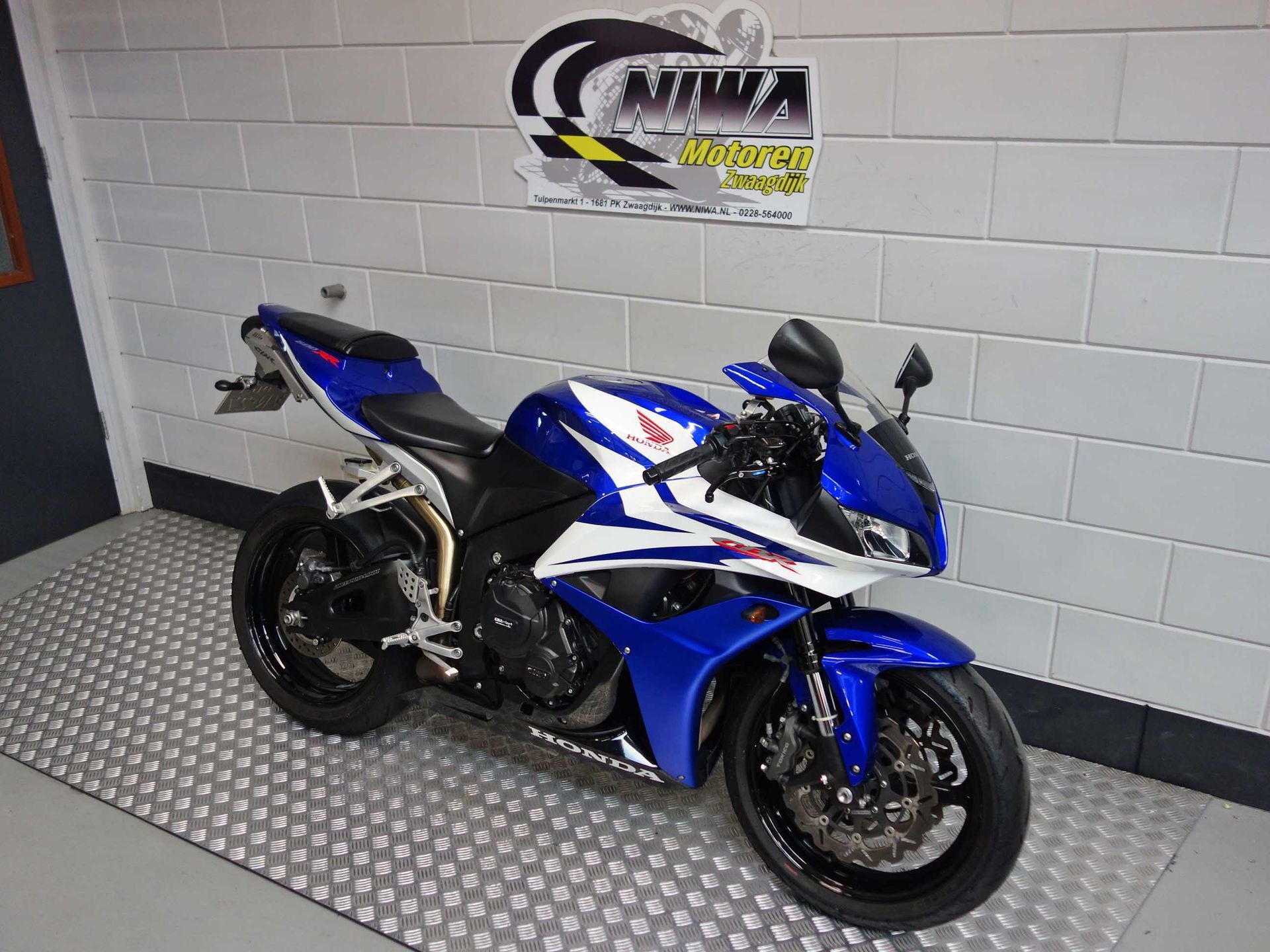56630601-2 Gebruikte Honda CBR 600 supersport met 599cc motor uit 2008 bij NIWA Motoren