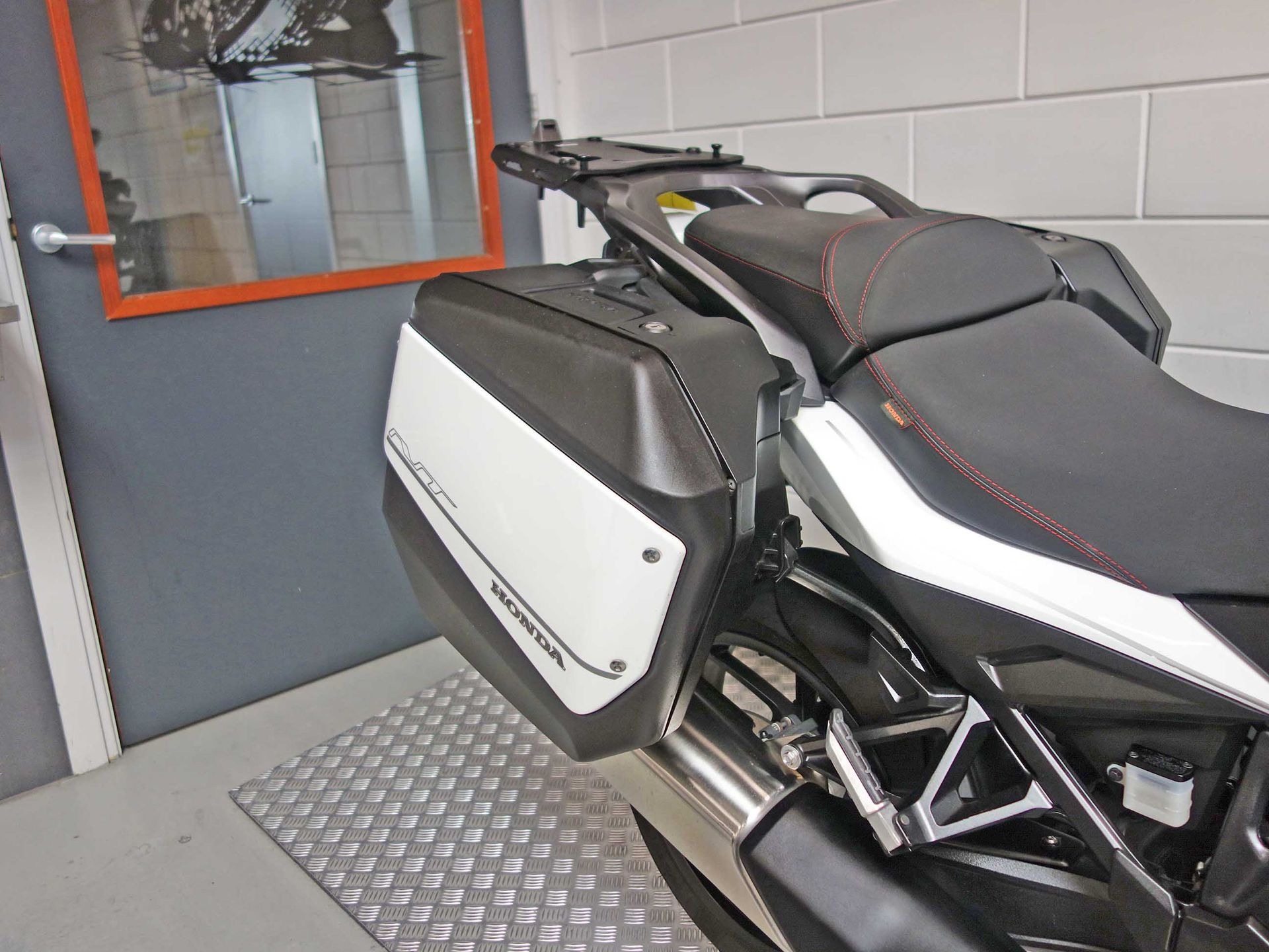 56630628-4 Gebruikte Honda NT 1100 tour met 1084cc motor uit 2022 bij NIWA Motoren
