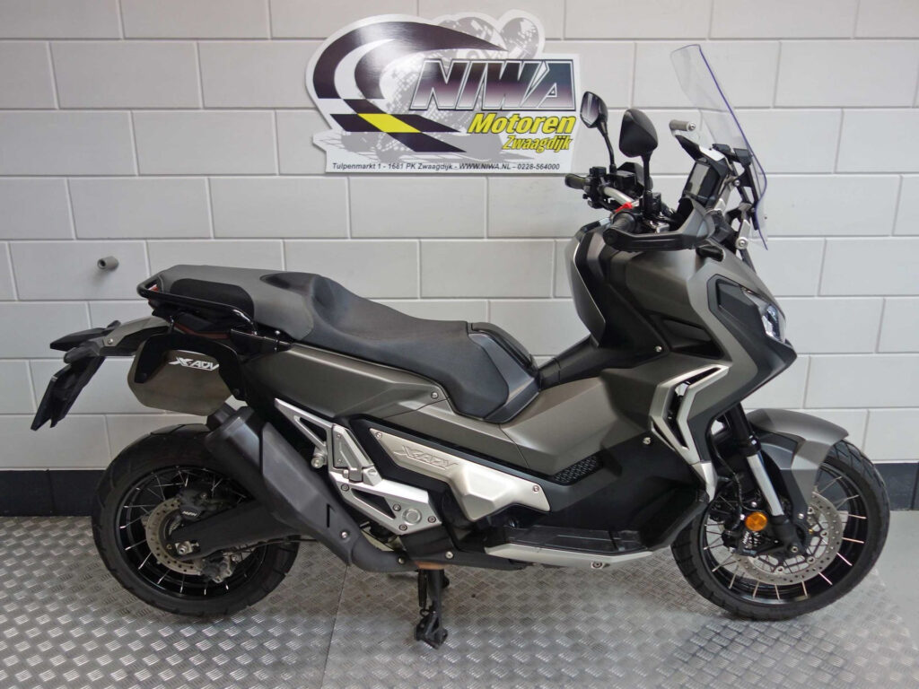 Gebruikte Honda NC 750 motorscooter met 745cc motor uit 2019 bij NIWA Motoren