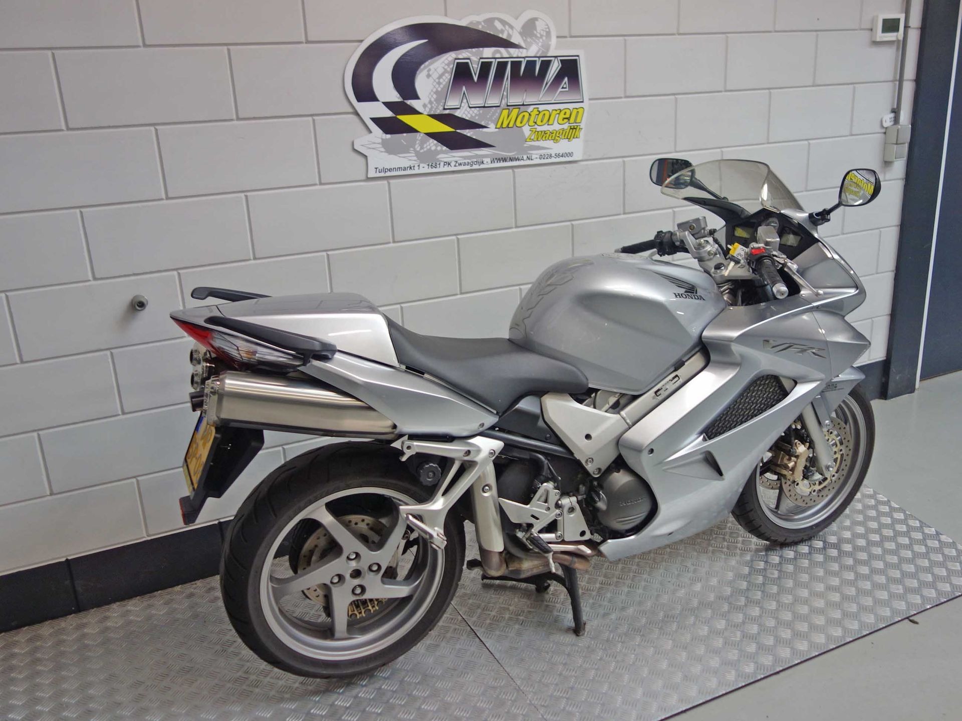 56630633-3 Gebruikte Honda VFR 800 sport met 782cc motor uit 2006 bij NIWA Motoren