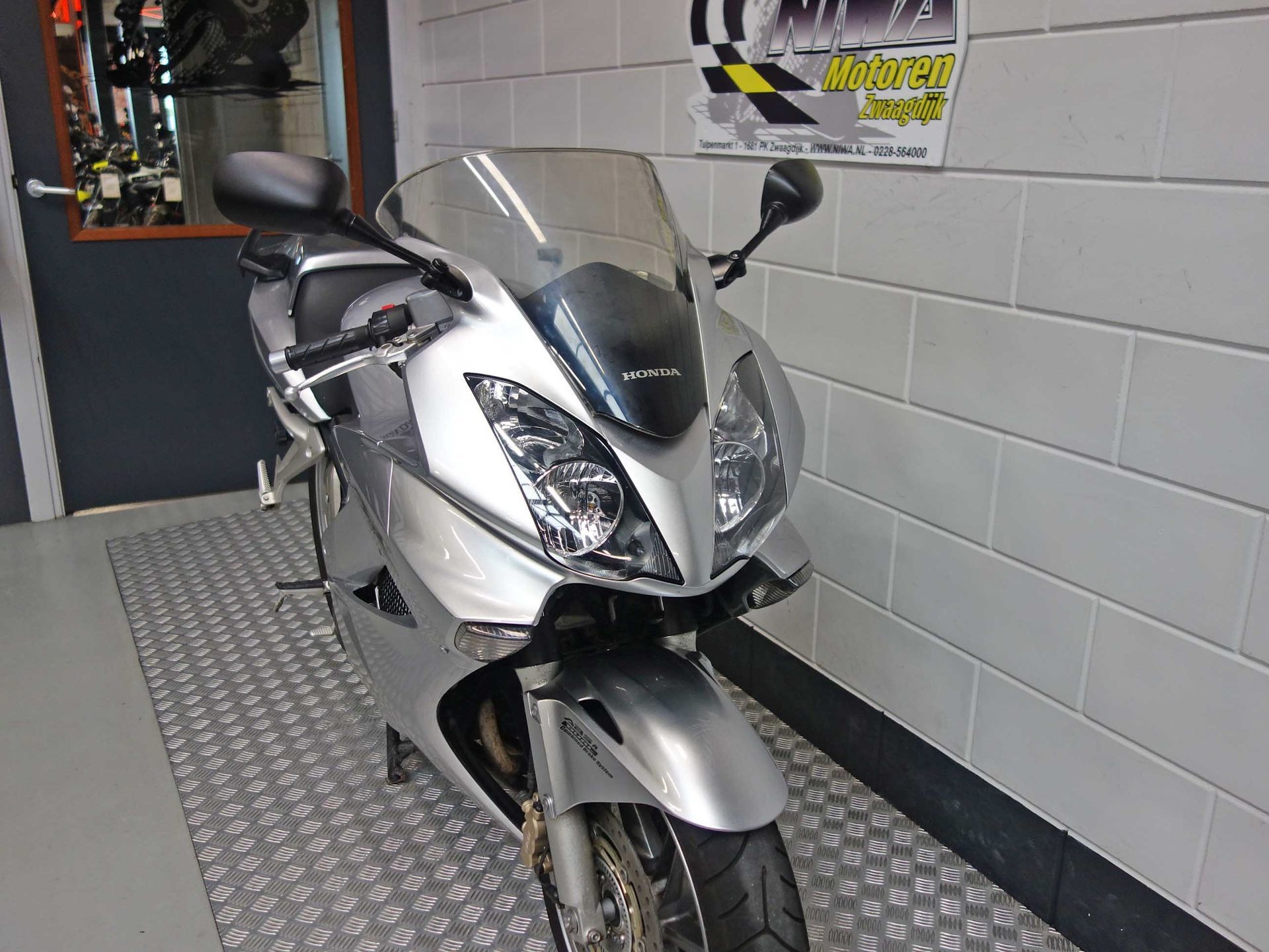 56630633-4 Gebruikte Honda VFR 800 sport met 782cc motor uit 2006 bij NIWA Motoren