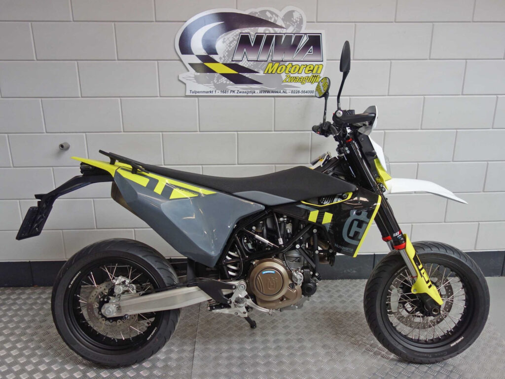 Gebruikte Husqvarna 701 Enduro supermotard met 693cc motor uit 2023 bij NIWA Motoren