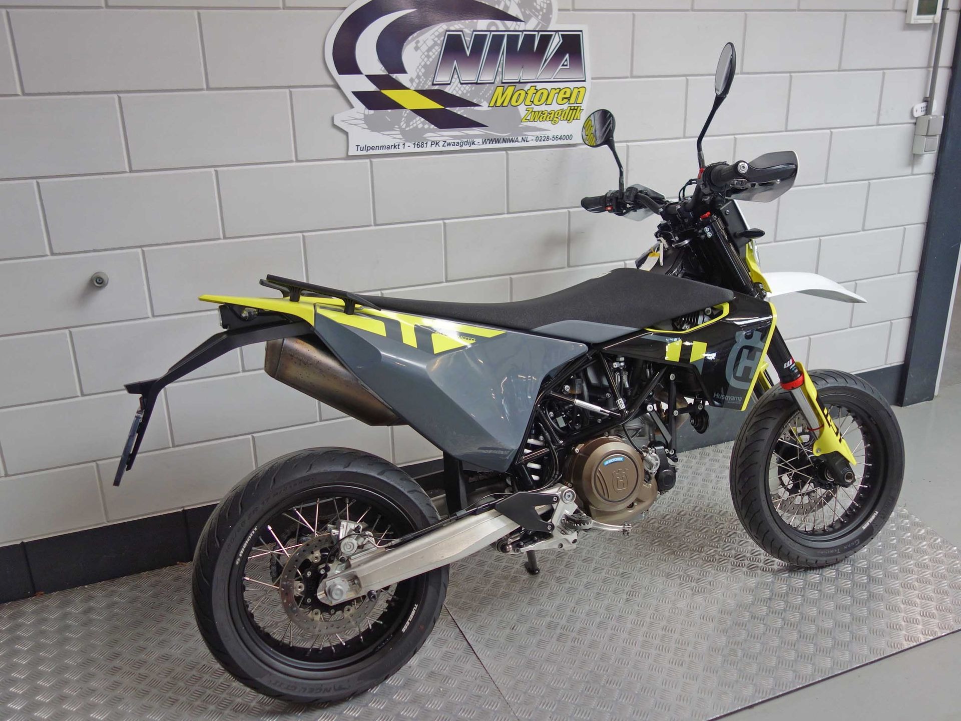 56630634-2 Gebruikte Husqvarna 701 Enduro supermotard met 693cc motor uit 2023 bij NIWA Motoren